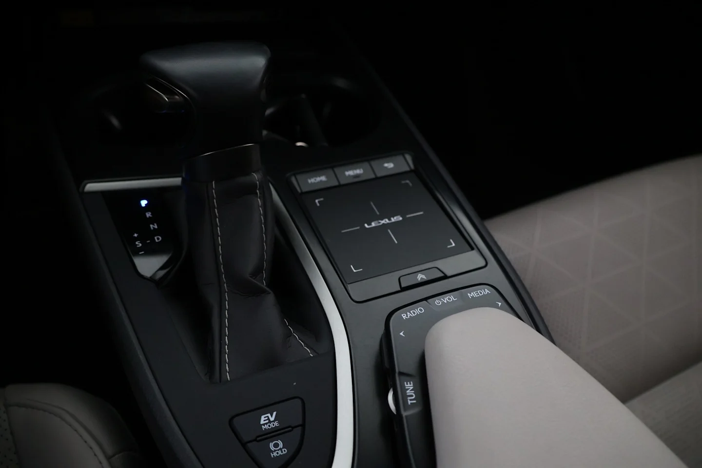 Car Image - 5W3fYYVt907P4hv1aem1RE