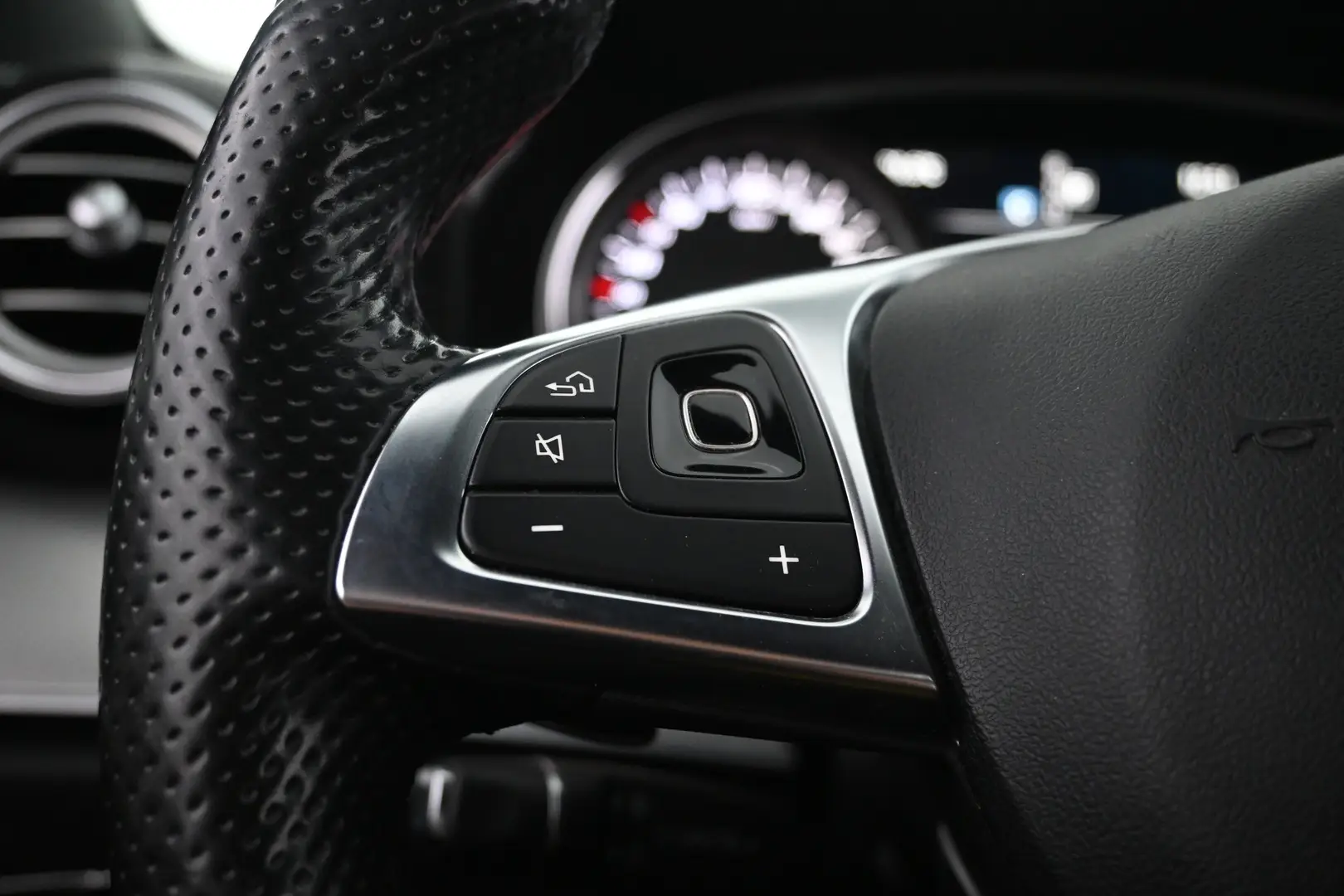 Car Image - 4tVp0VgP9OgwdiJmDYGnCe