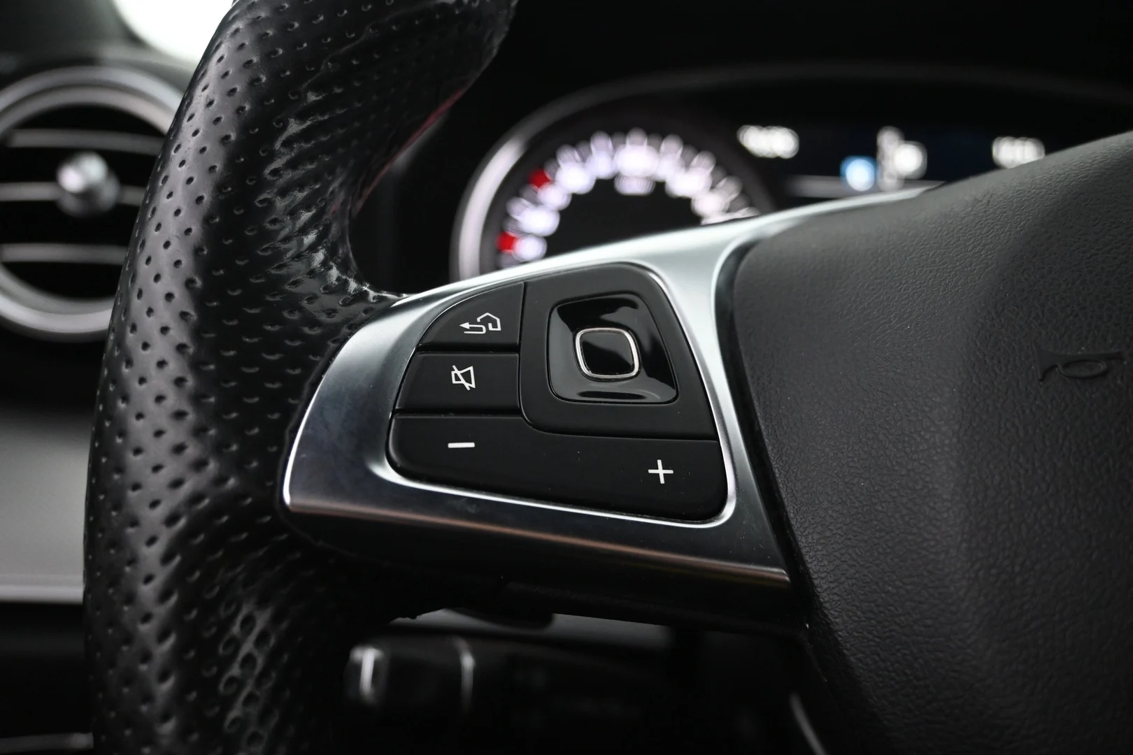 Car Image - 4tVp0VgP9OgwdiJmDYGnCe