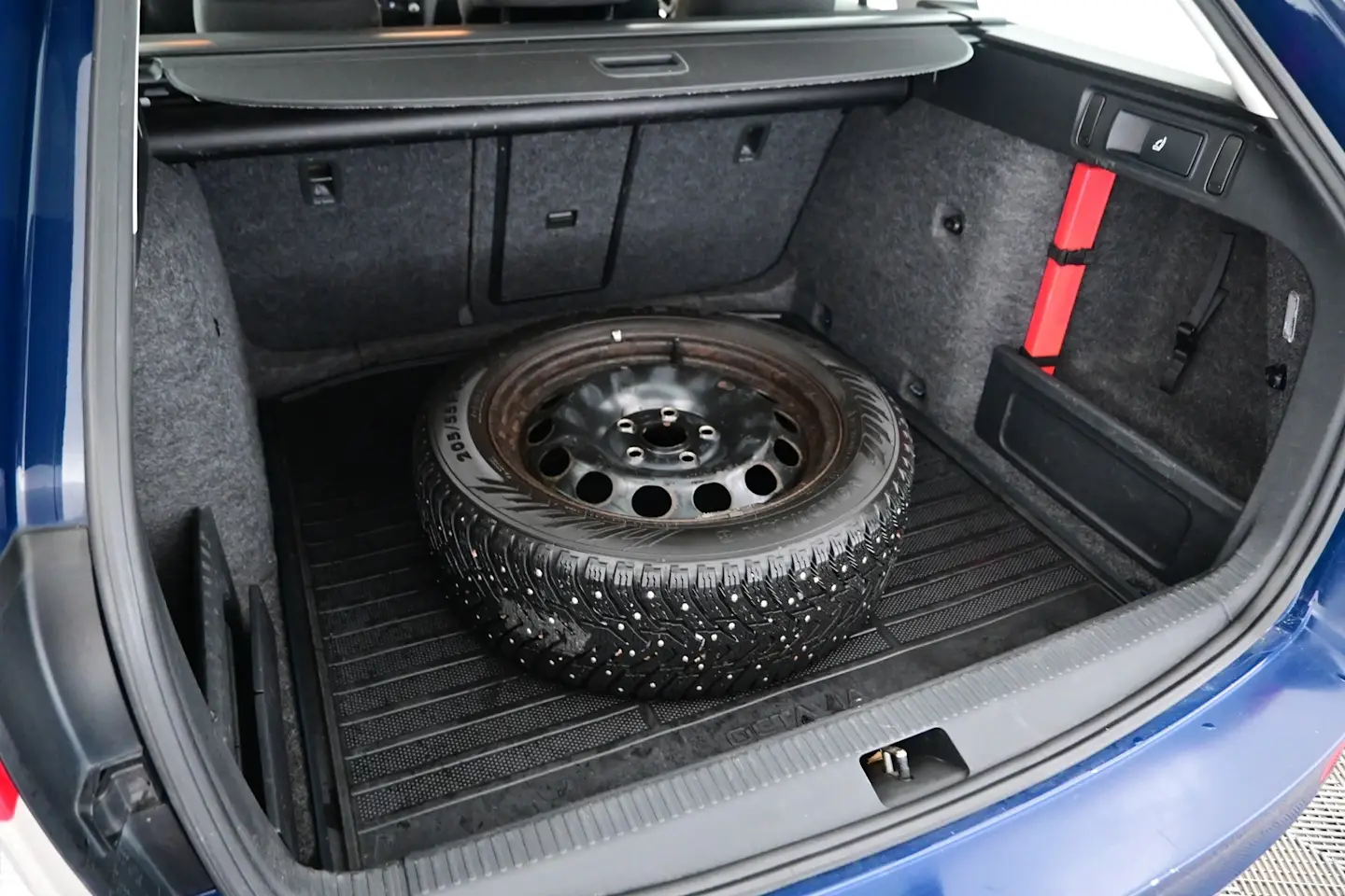 Car Image - 2LvxHJyNZF0sf1ALraMNtK