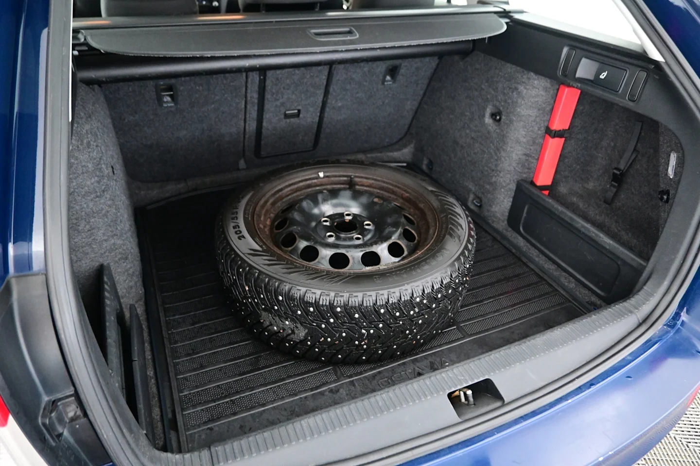 Car Image - 2LvxHJyNZF0sf1ALraMNtK