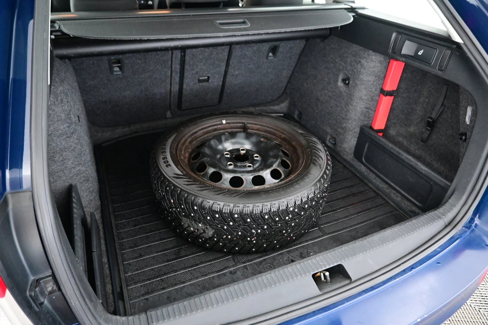 Car Image - 2LvxHJyNZF0sf1ALraMNtK