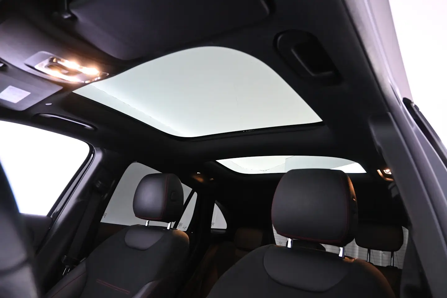 Car Image - 1UJPwY4p9HL2BvR3OZMHiZ