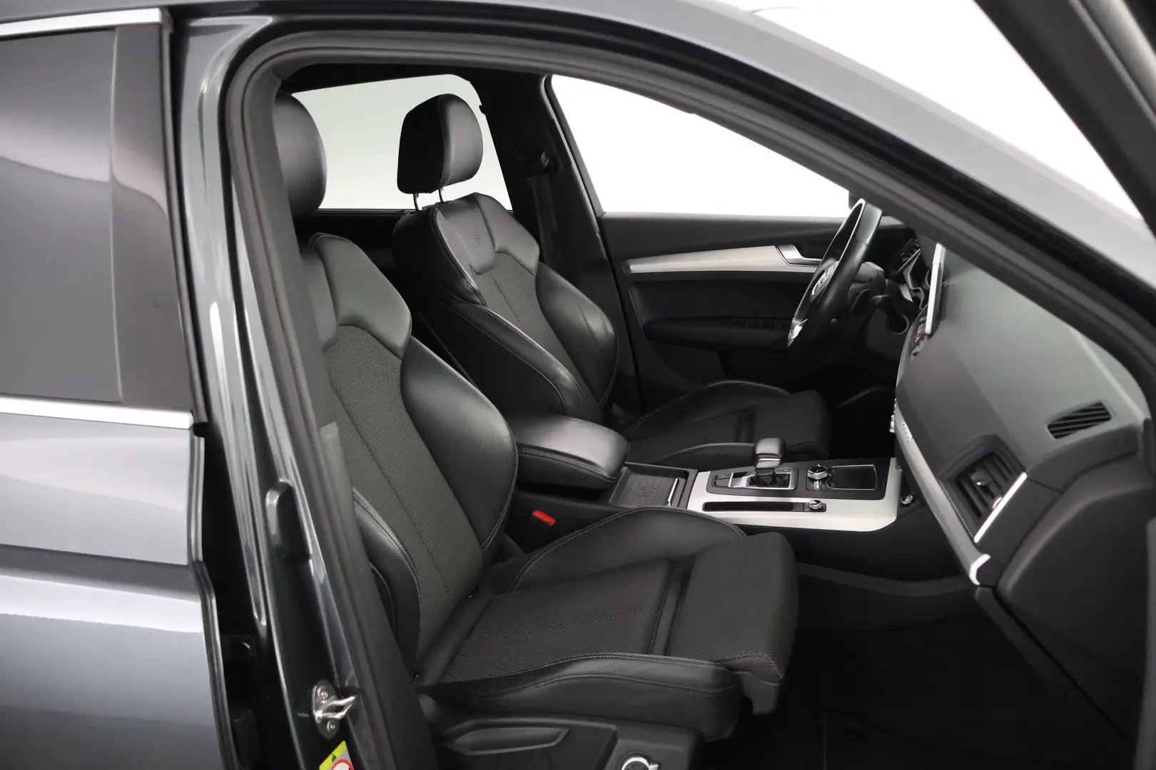 Car Image - 7vWHbXdY8XysvQHYSHb9uy