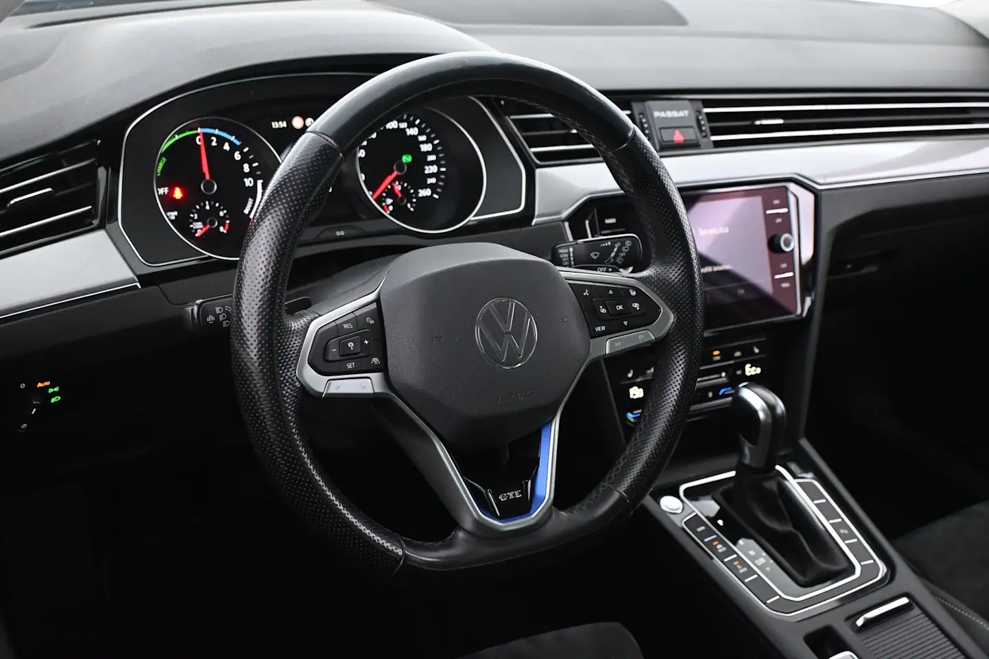 Car Image - 8kGxcLbiKsuuko8EVU7Yu