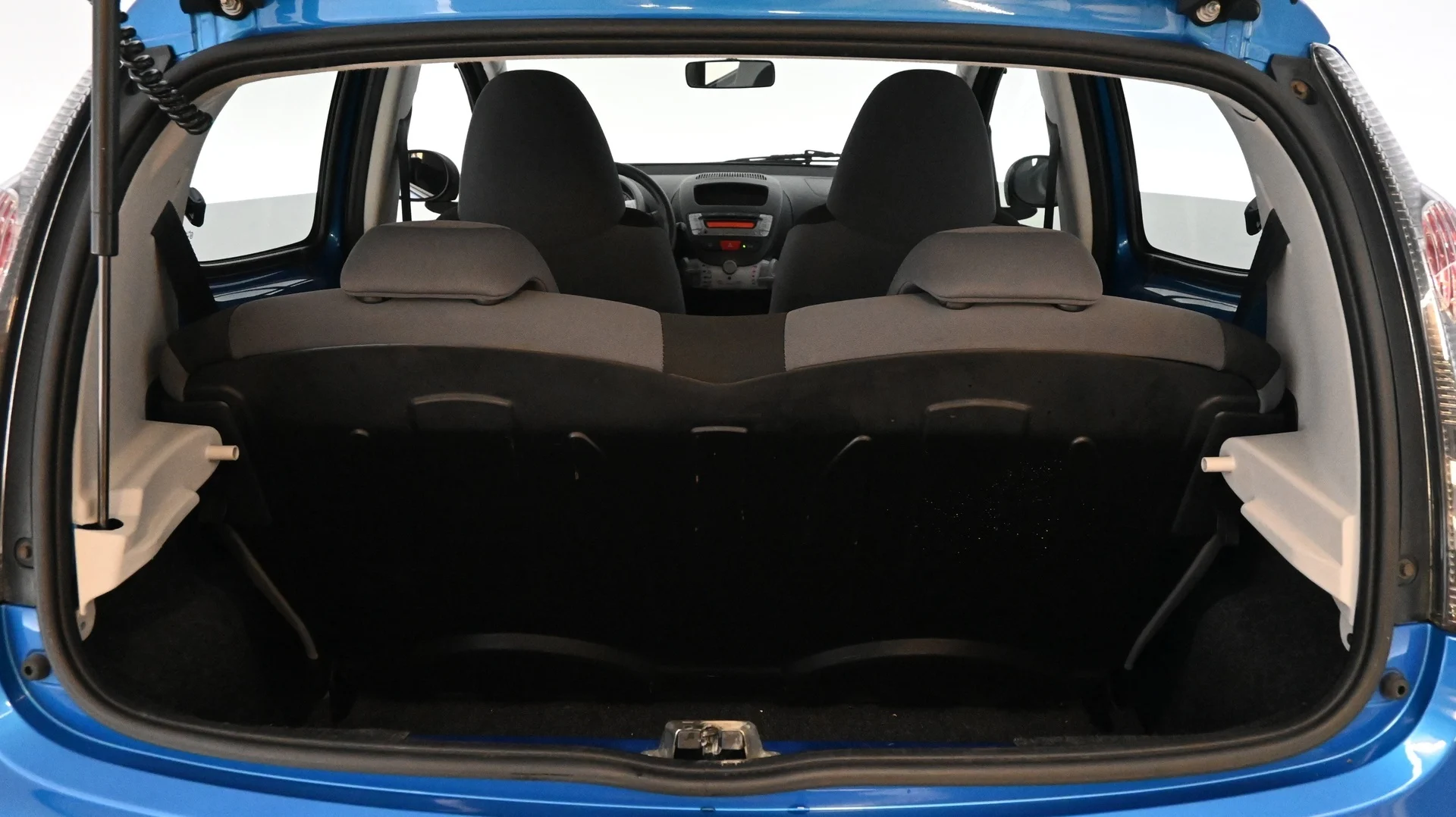 Car Image - 3Os20VIJgbL0ULsdQOJFaD