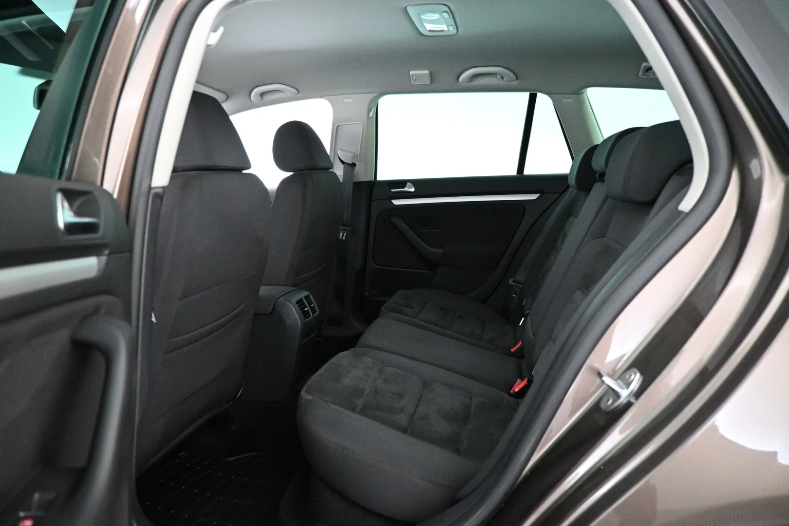 Car Image - 6Nvo61IOhbCqdvRks9lfdB