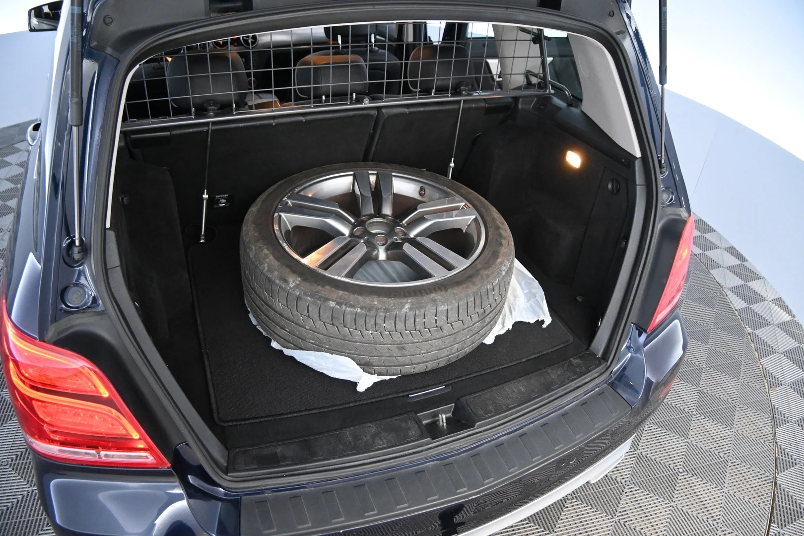 Car Image - 7s3o37aZQOSuEGQCdaxuLF