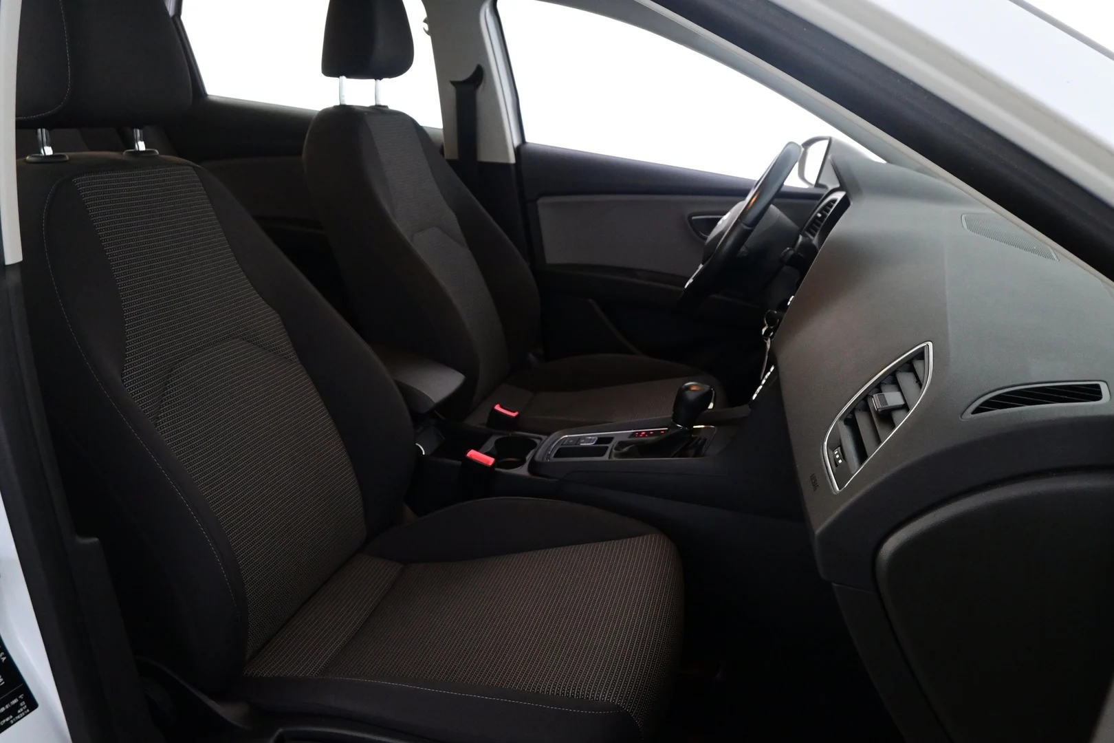Car Image - 7fJHoaxZRciw5g0e4hTr2V