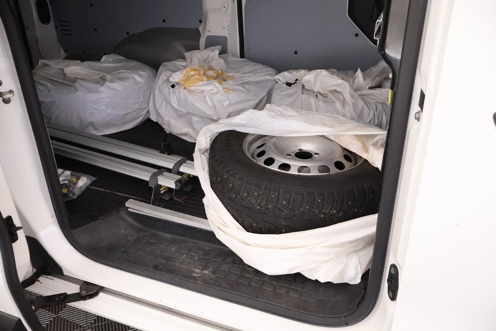 Car Image - 1377pTjQrSx66tGjxPoAHL