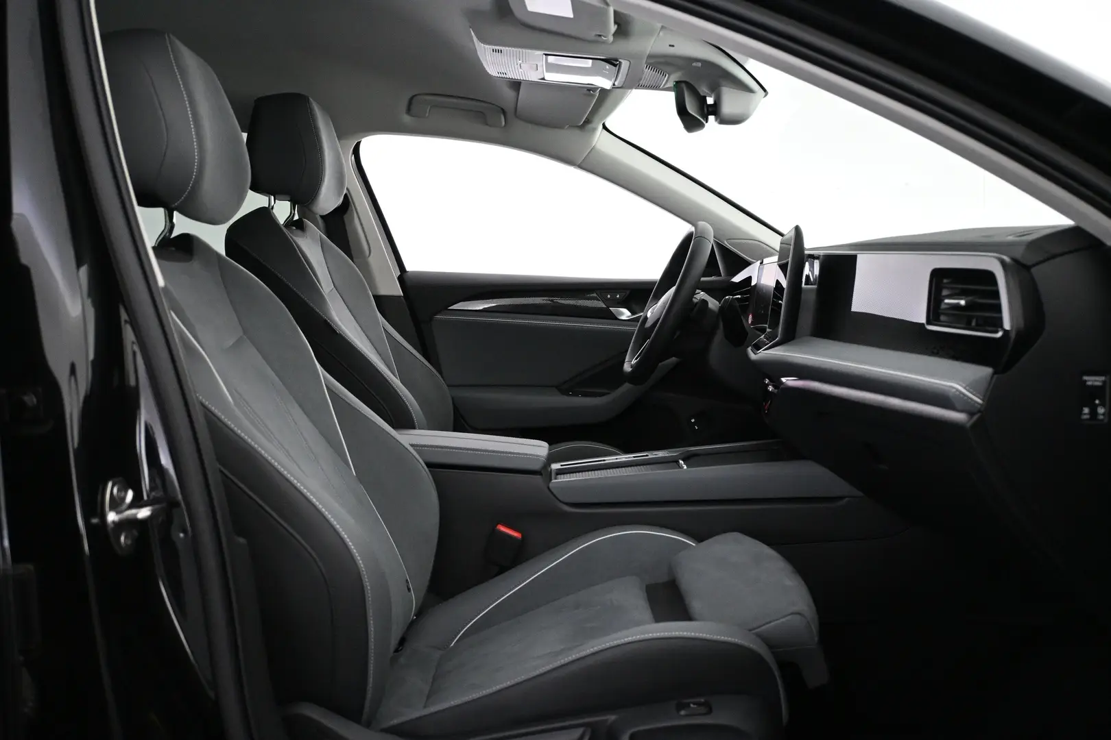 Car Image - 3JSwX9fuPMHkVqxc0EzWtD