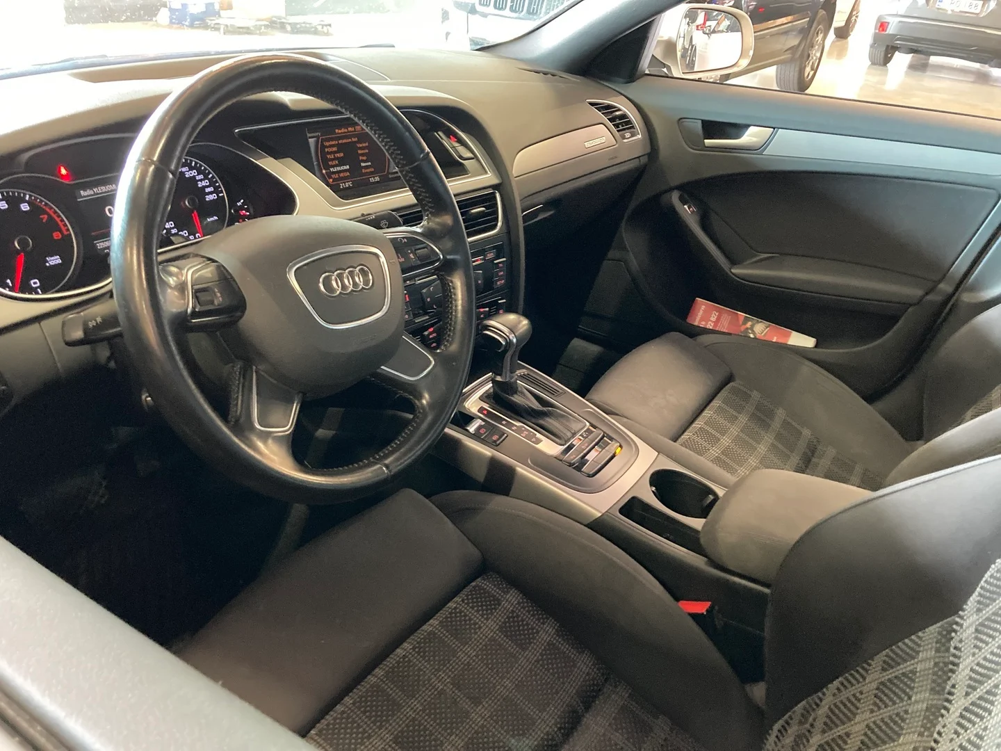 Car Image - 3uvGuHgEpUpCDpsyxl1HvT