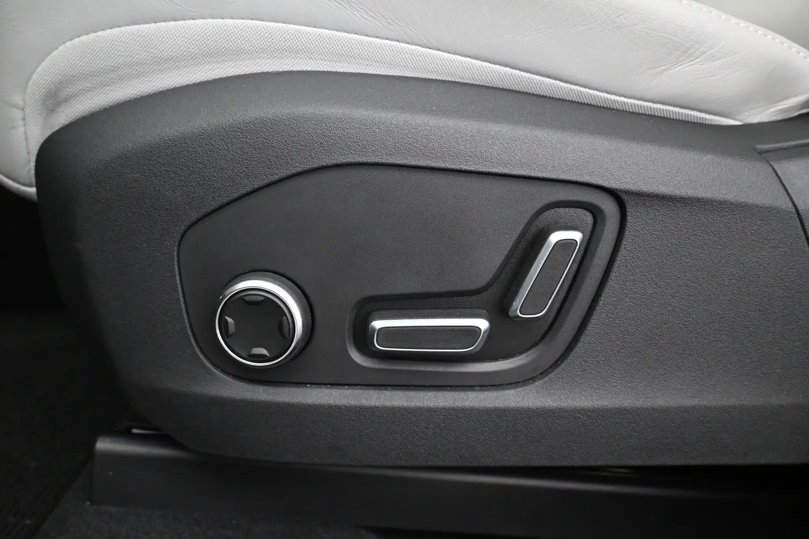 Car Image - 5rzccZlb9hx0uPB5pV7804