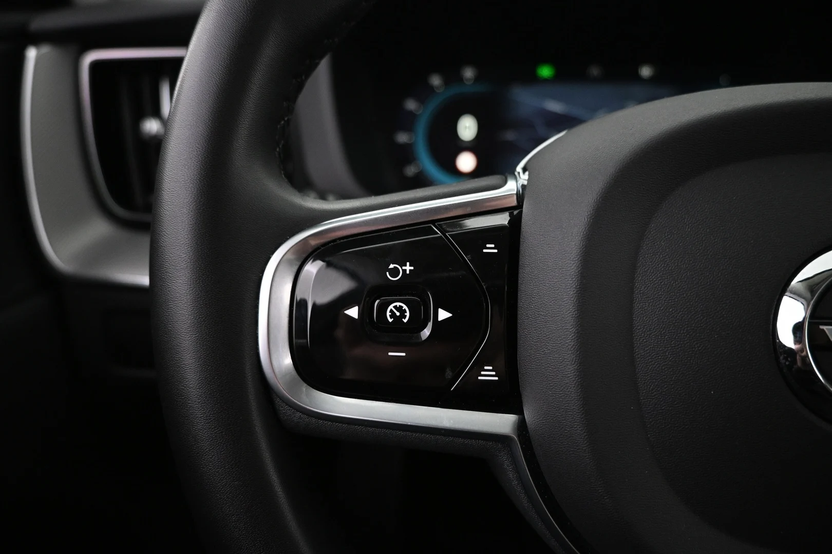 Car Image - 1D32nQ0jdGjSHnH6Hv4Arr