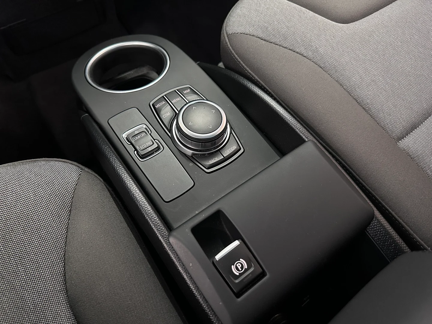 Car Image - 7qxbpuxD0bT2v9vxZ2mvUi