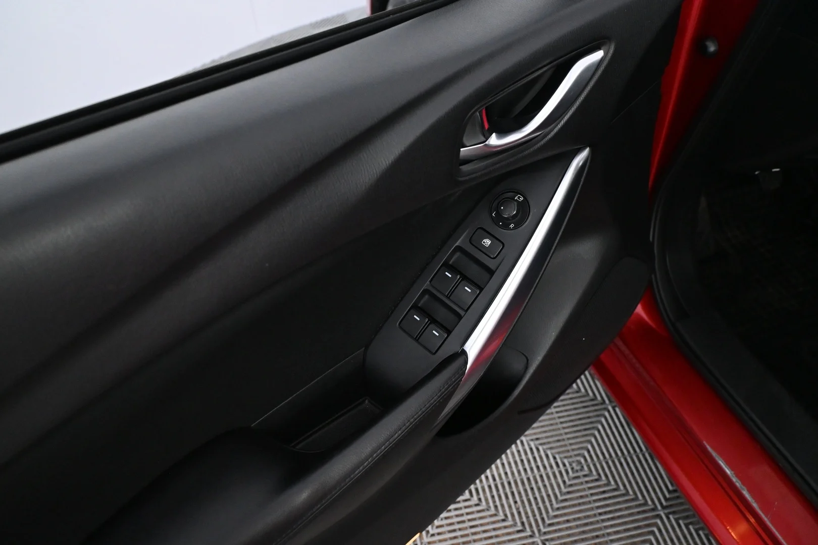 Car Image - 52M395OBYGDSlN1hA2drIx