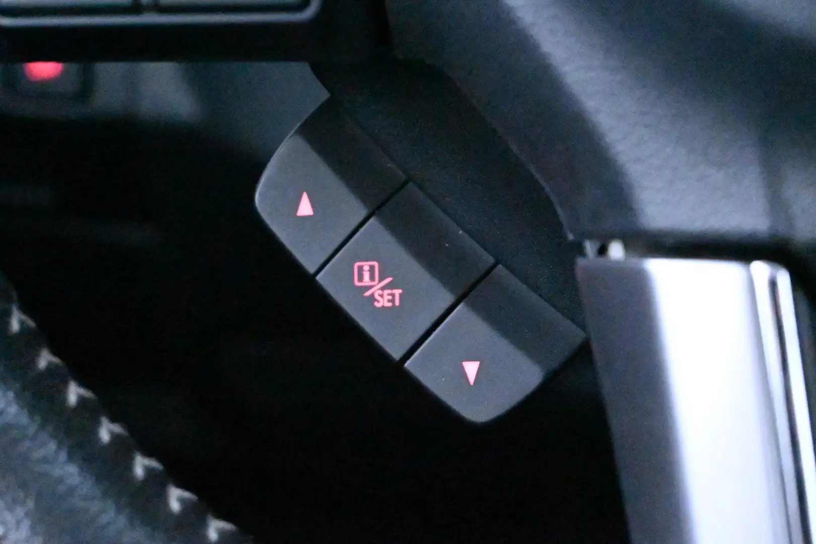 Car Image - 4J5Zc1meTNBu1hS3uM89Iu