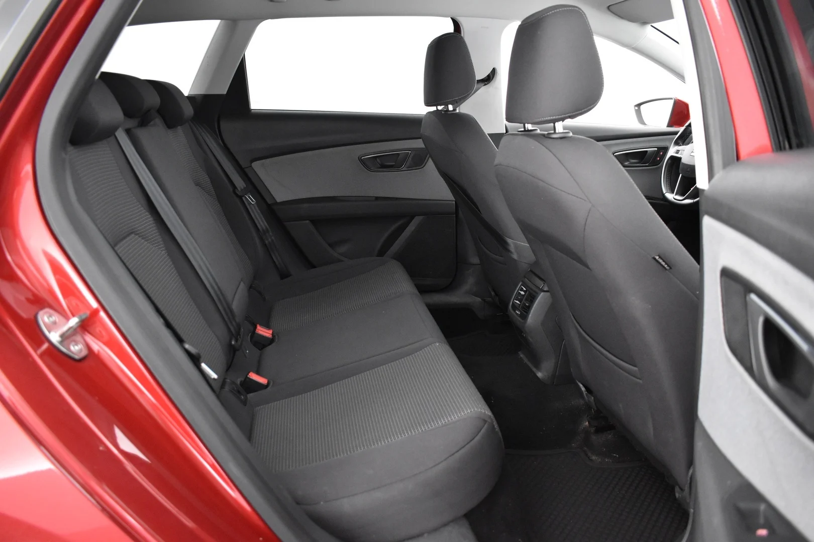 Car Image - 1vPIHVYFAhbKD0U3FwYpYx