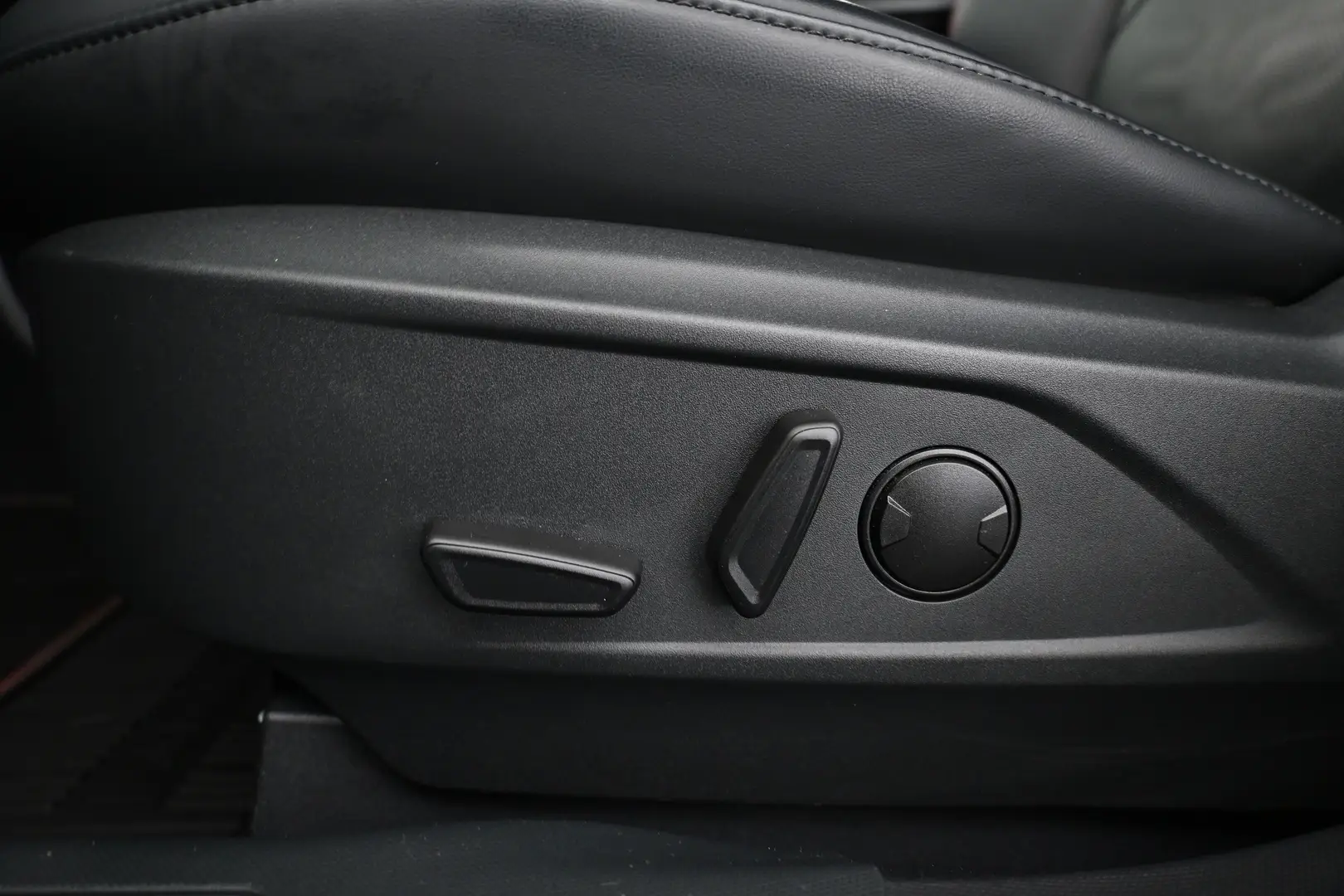 Car Image - 5qER6CVxRWeAuLSqeoOP3Y