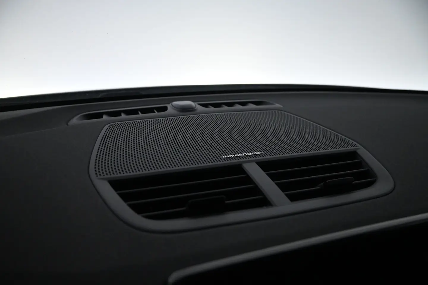 Car Image - 1LzhR75lq3iowIiMkKJmlZ
