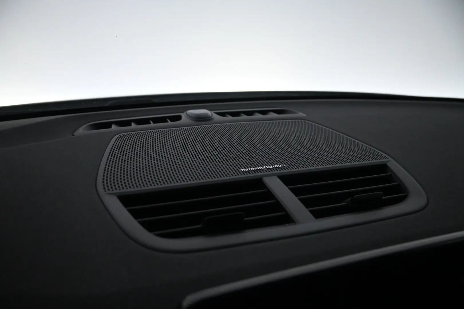 Car Image - 1LzhR75lq3iowIiMkKJmlZ