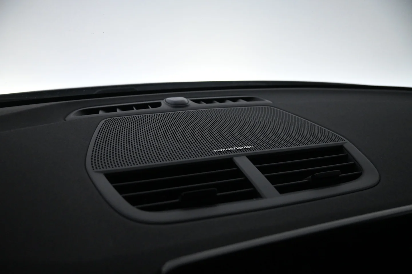 Car Image - 1LzhR75lq3iowIiMkKJmlZ