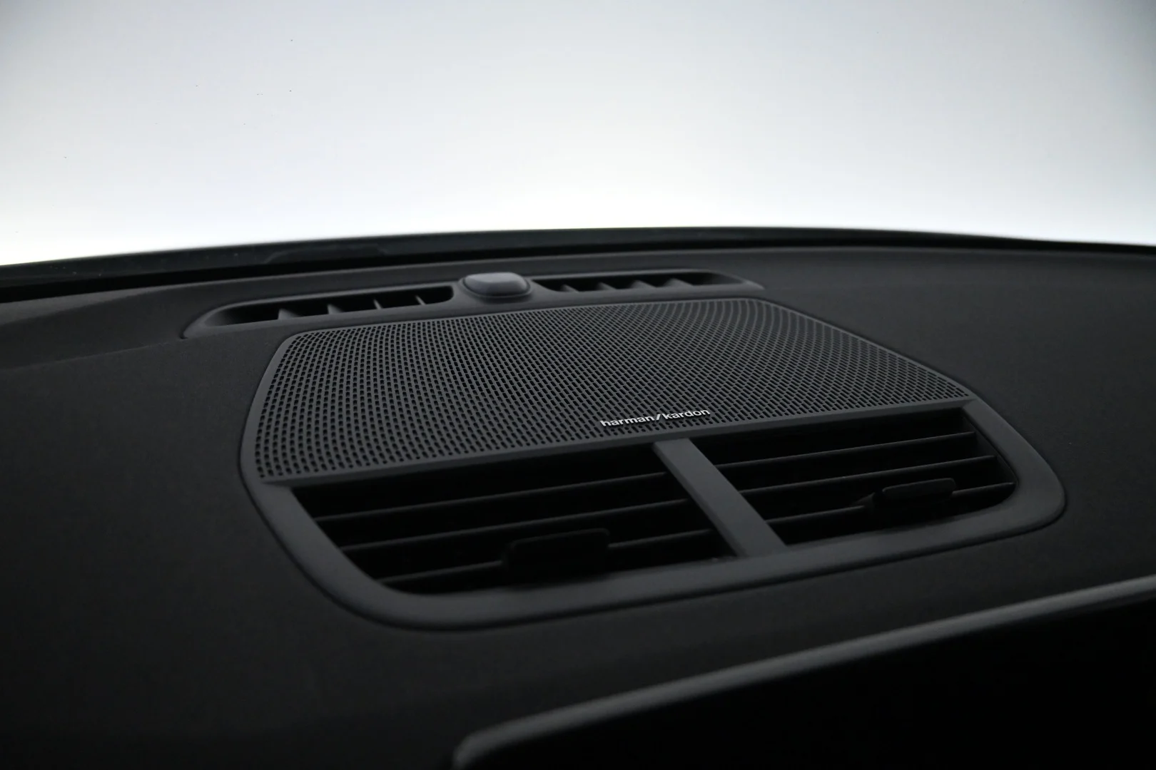 Car Image - 1LzhR75lq3iowIiMkKJmlZ