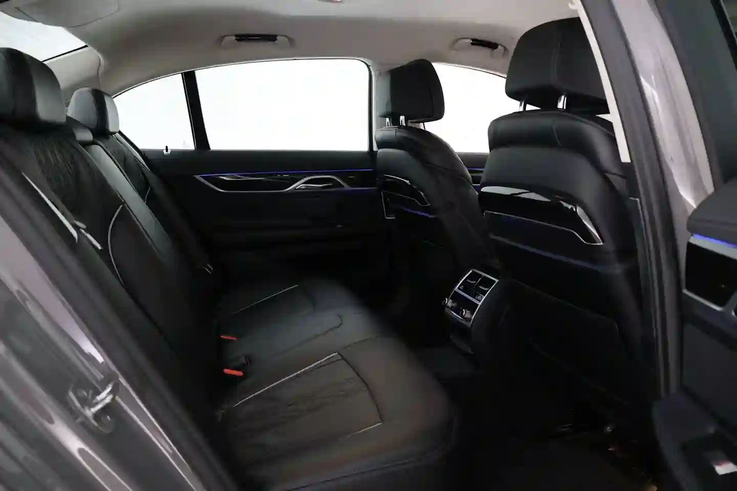 Car Image - 4n5DGxEY0OZAcxM1u6HMUb