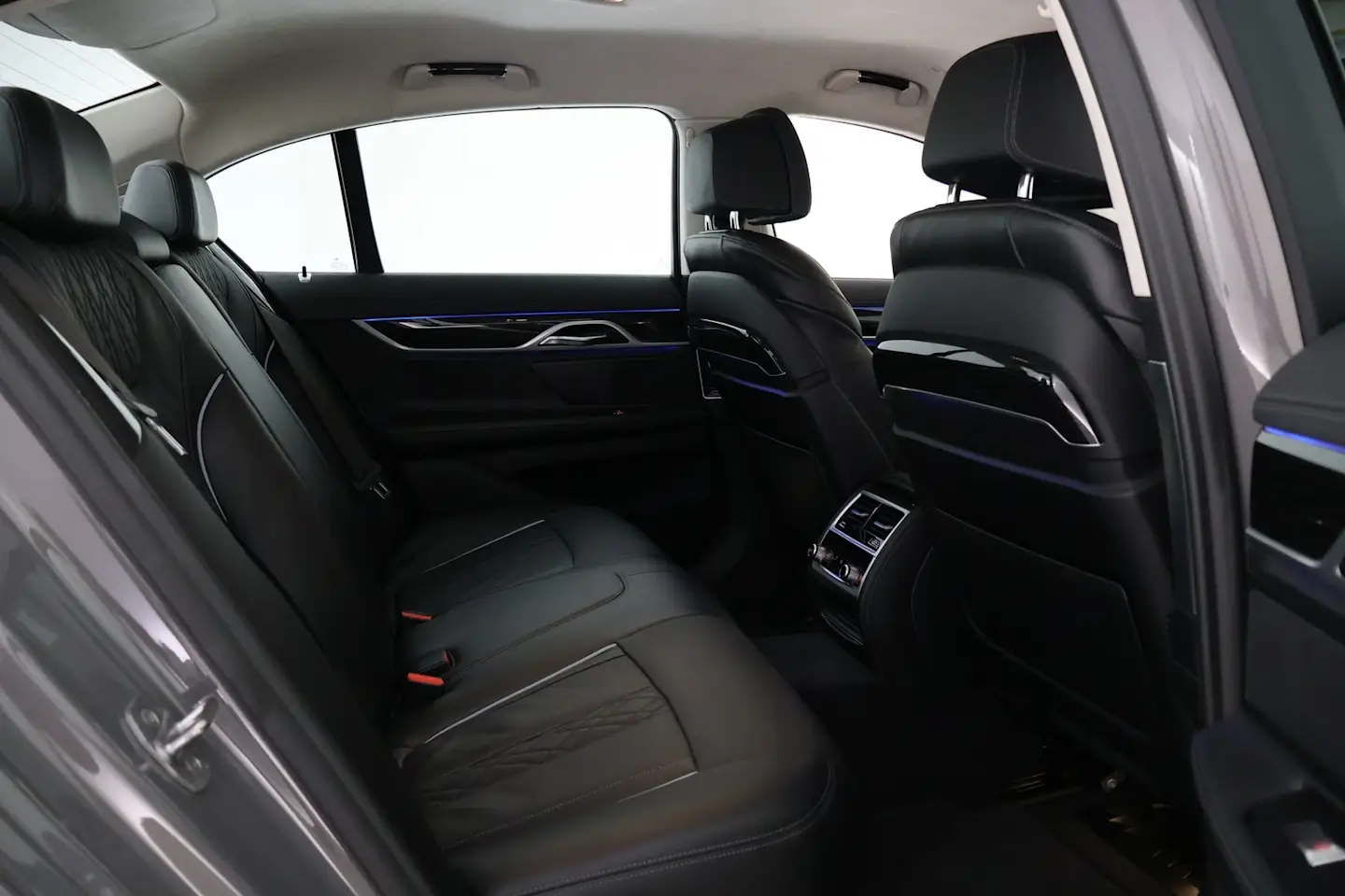 Car Image - 4n5DGxEY0OZAcxM1u6HMUb