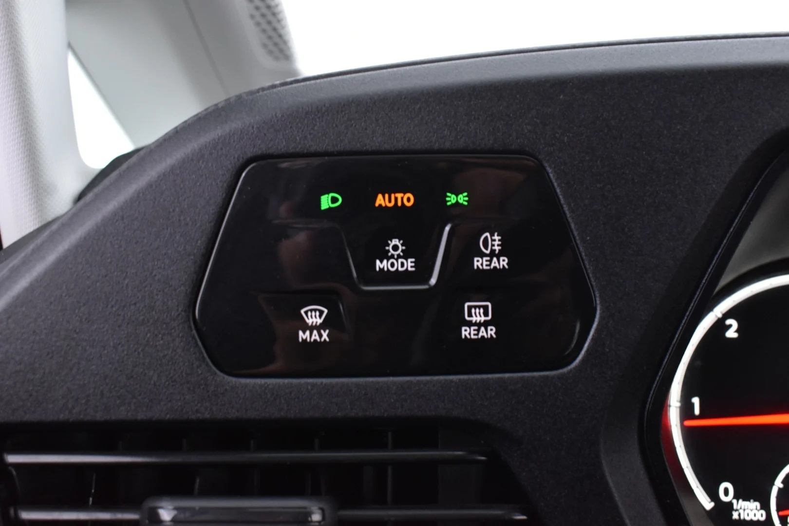 Car Image - 4GYxTBtqgggNB2f2r2x541