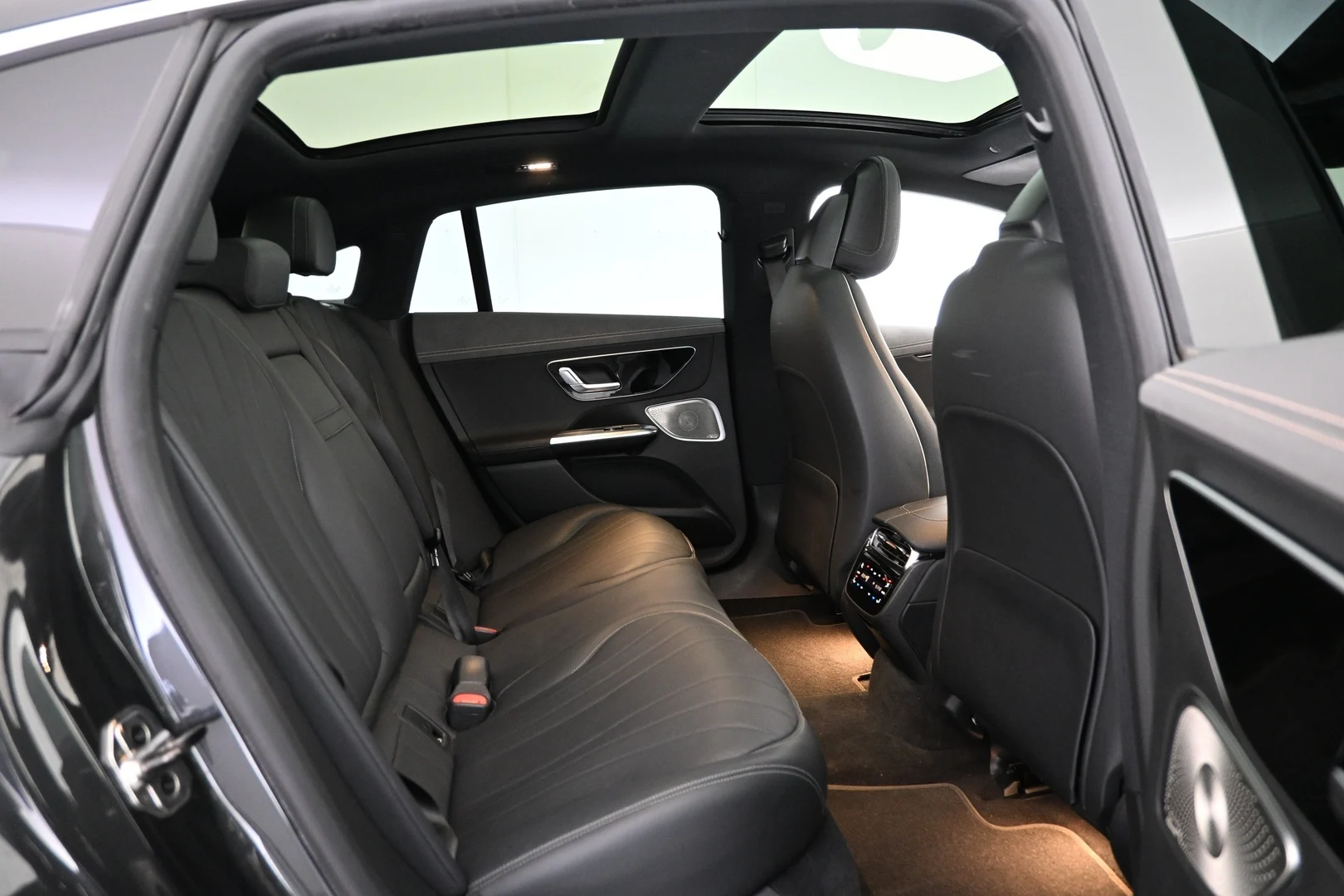 Car Image - iSaVID2aUbaBUO0fFF7Nb