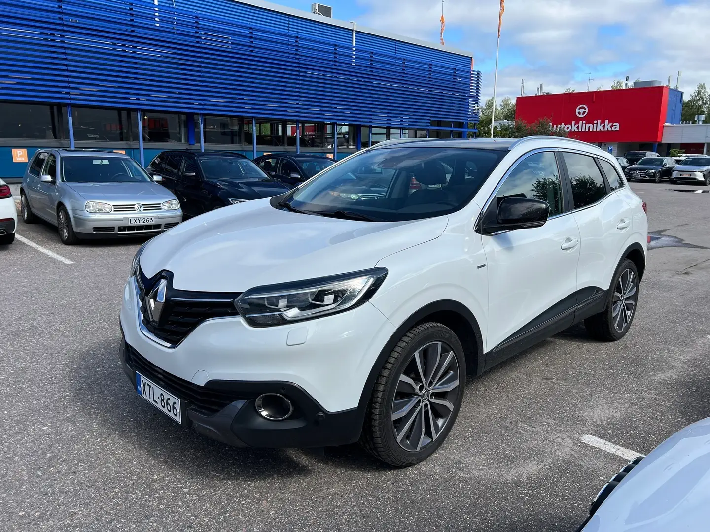 Car Image - 4XqsWYeUMPzzaAD6Cr1piC