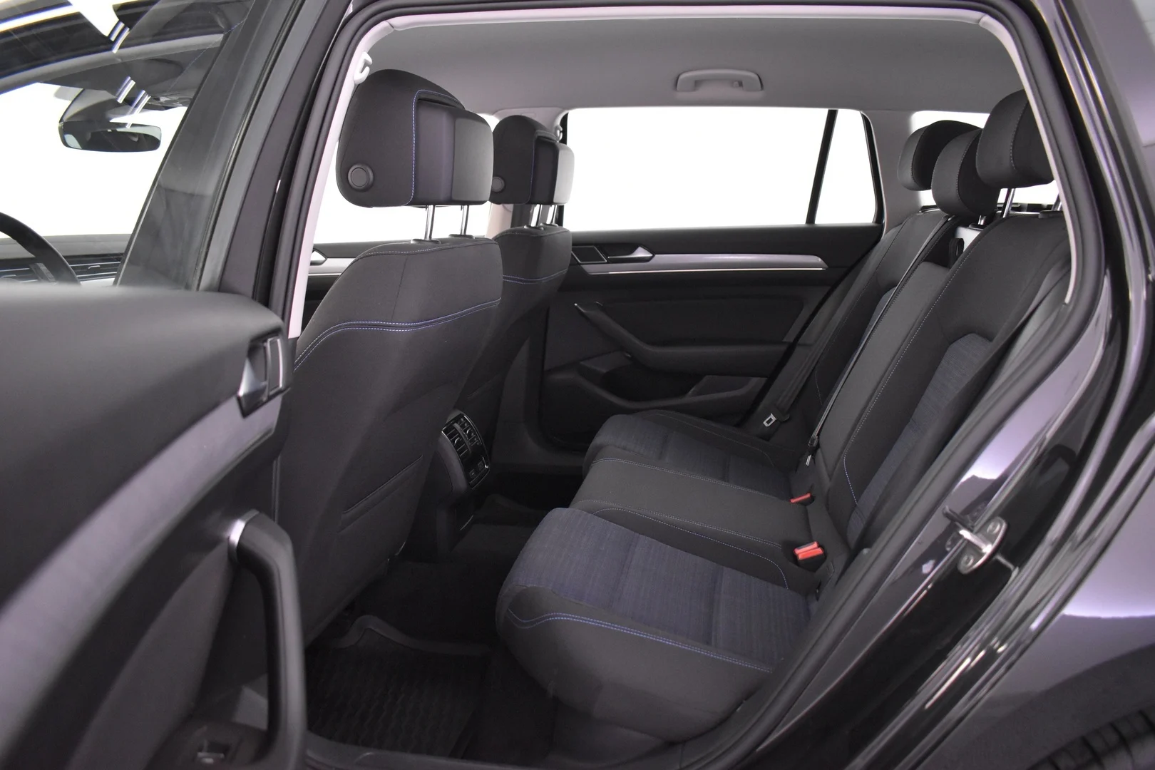 Car Image - 2lAEIGkM3MycGK0DIV9DVb