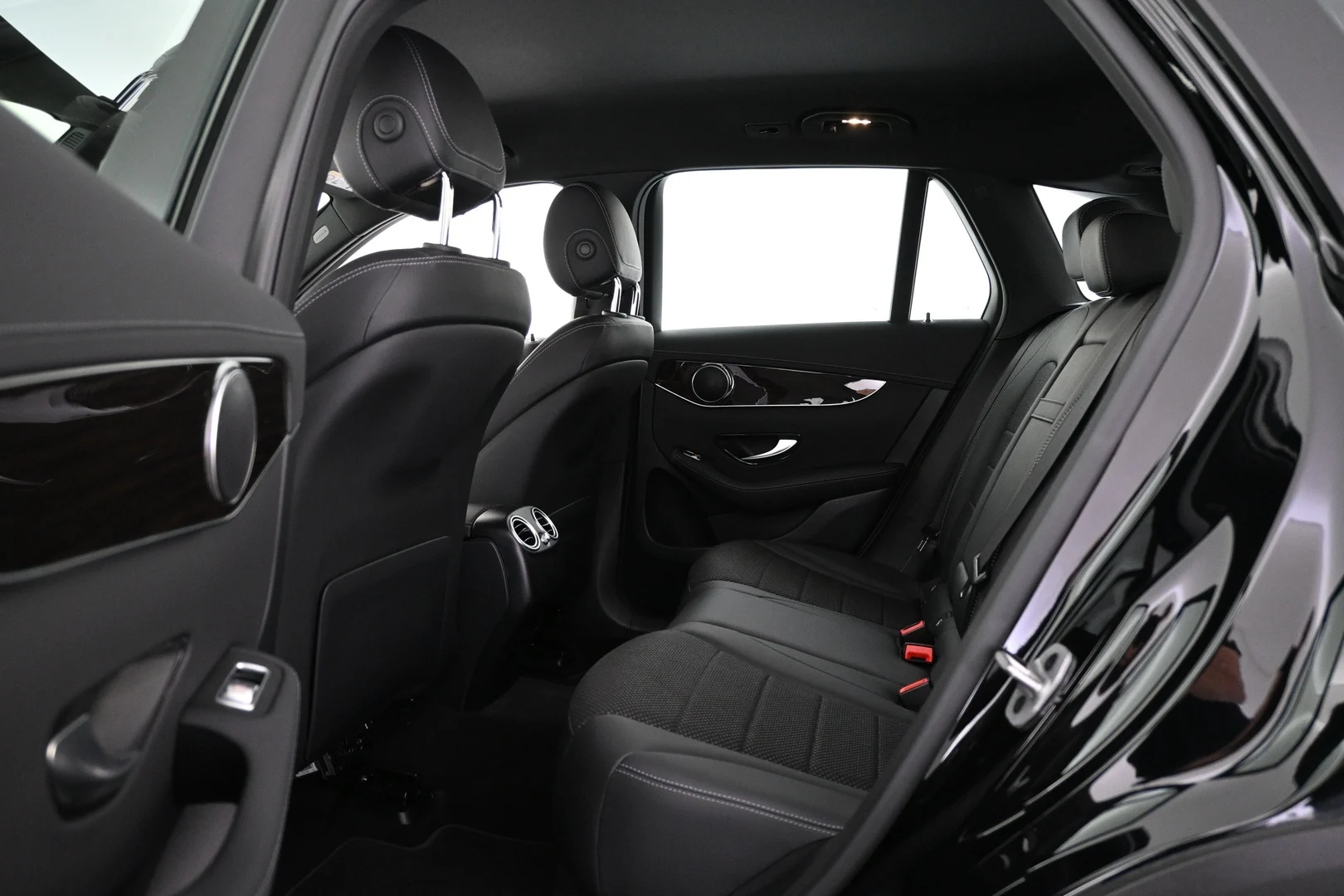 Car Image - 6H2r5xwdSU8rhUpXaard6D