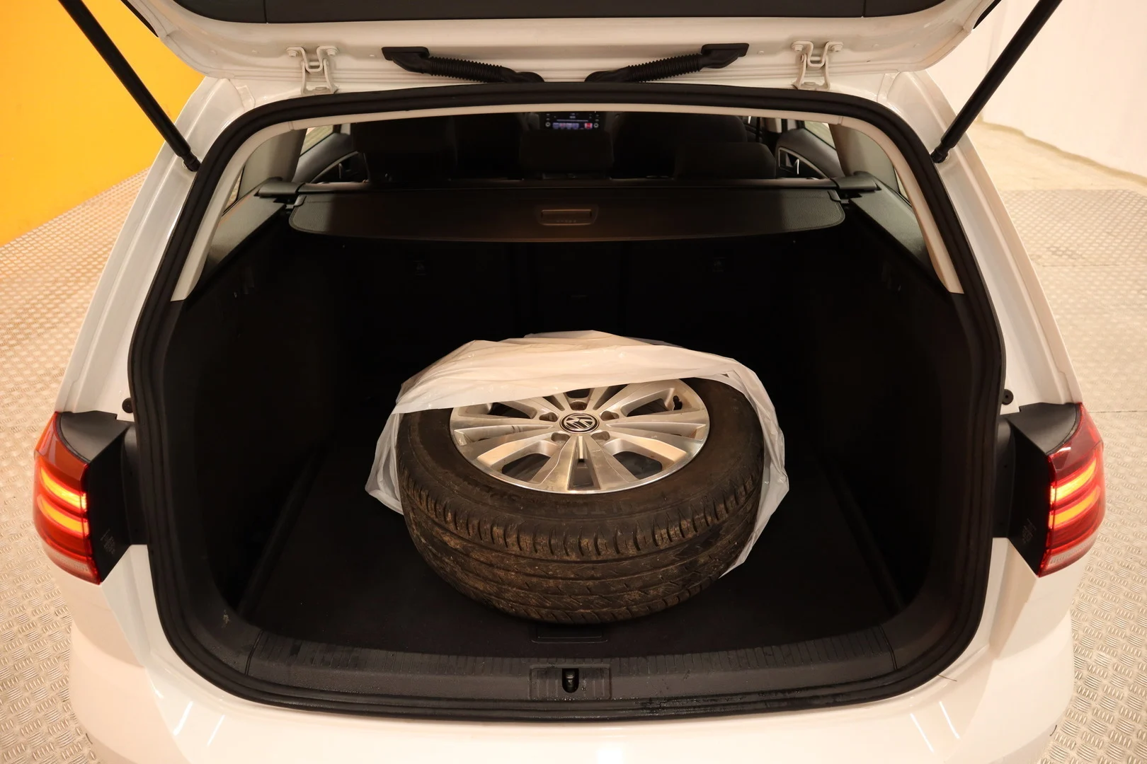 Car Image - 4Tvu7Xsk1TBDQnAc6LTXm4