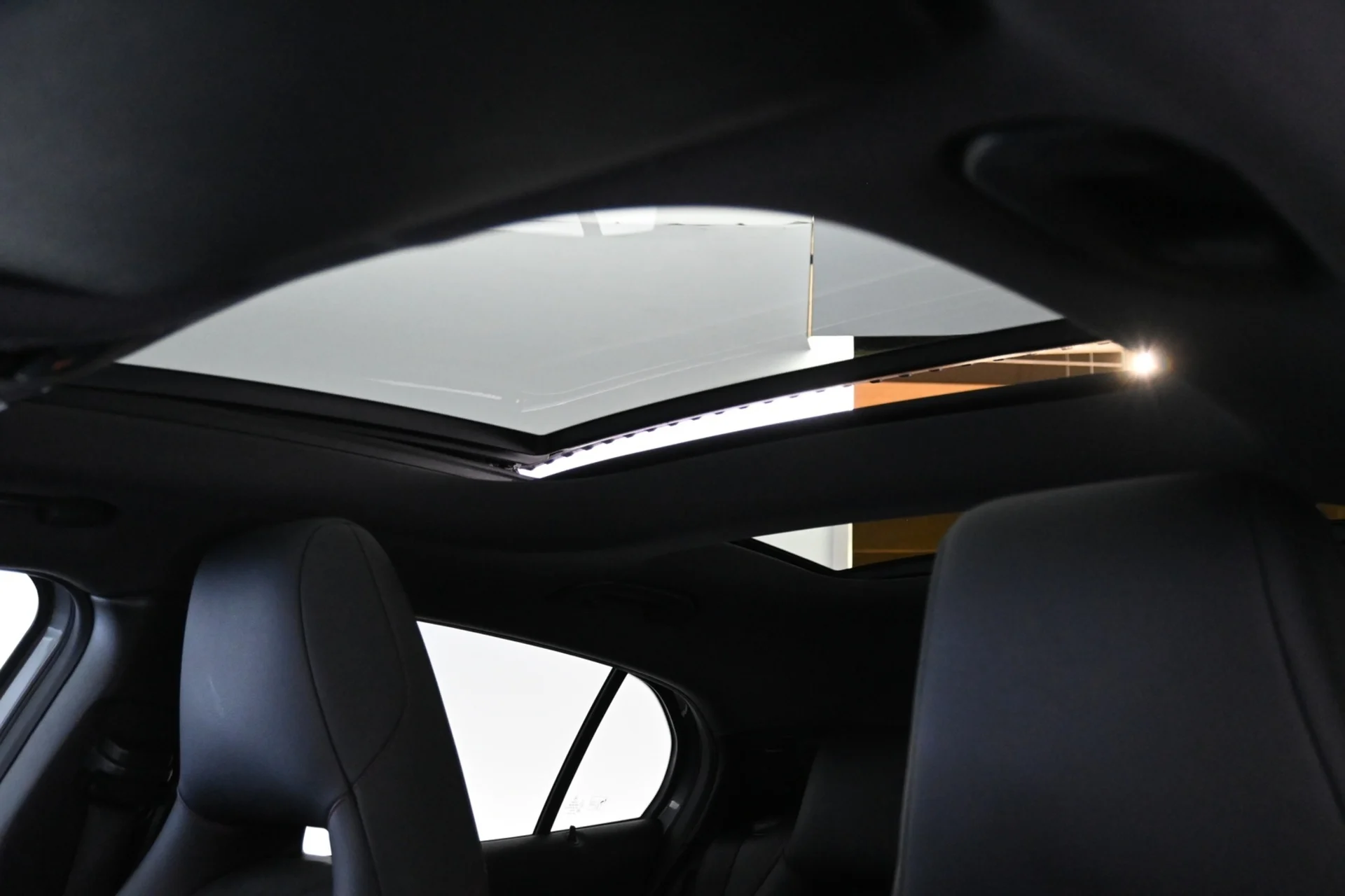 Car Image - 3rt8b3eRRXNYxErFpXqVl