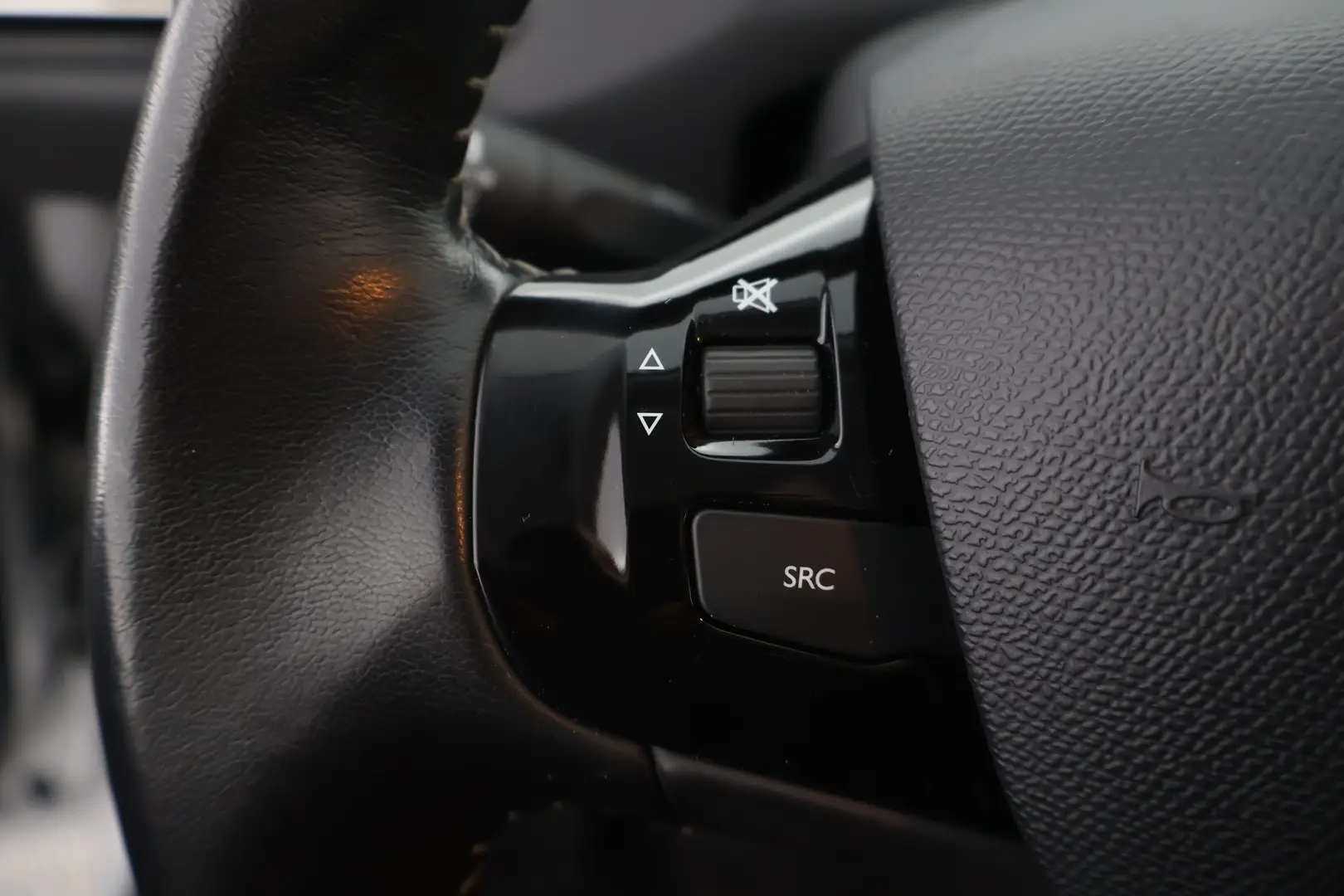 Car Image - 7AIkB0dWY8v9hWHDQMaWqI