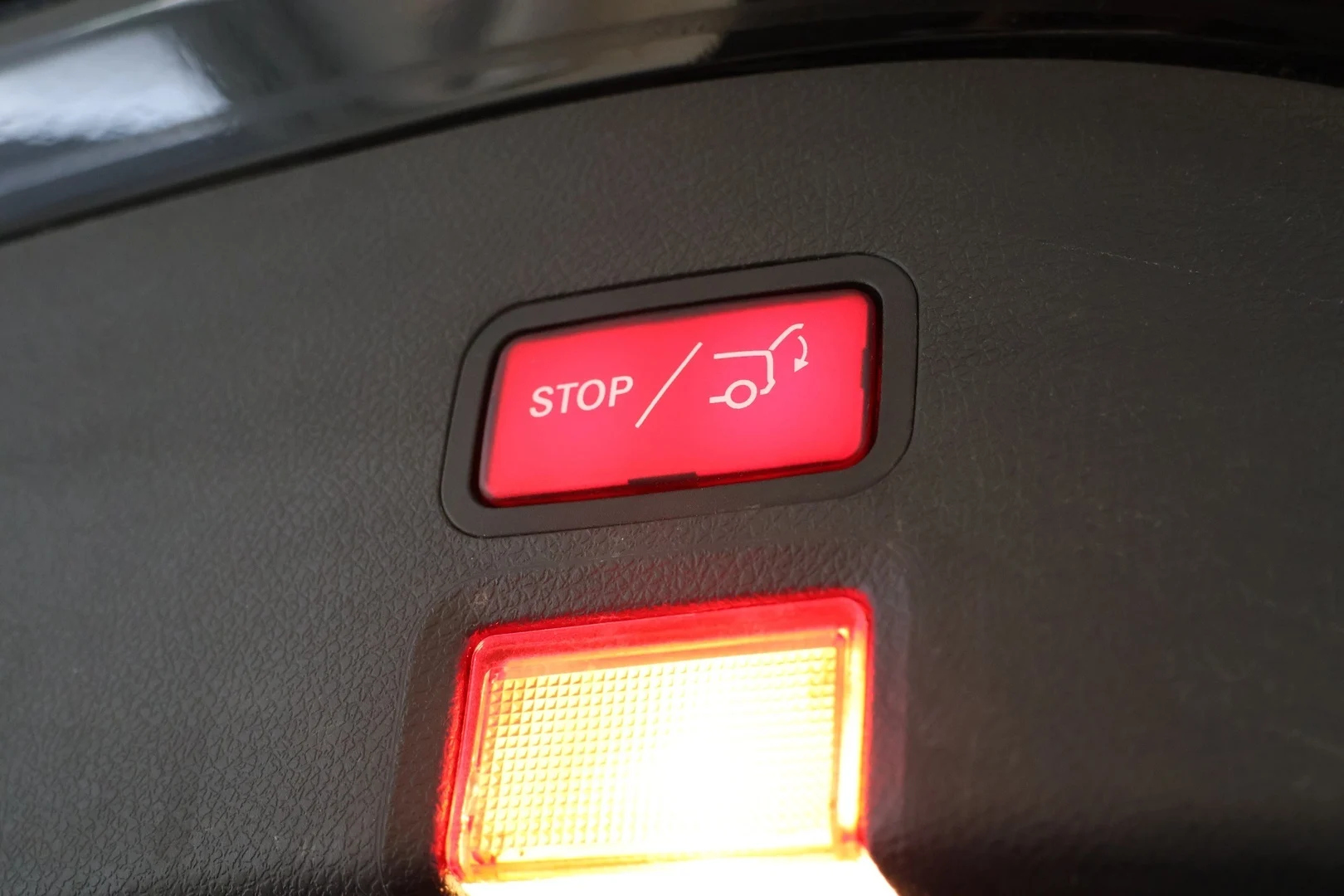 Car Image - W919zS8GT9S4TUlCk6U7i