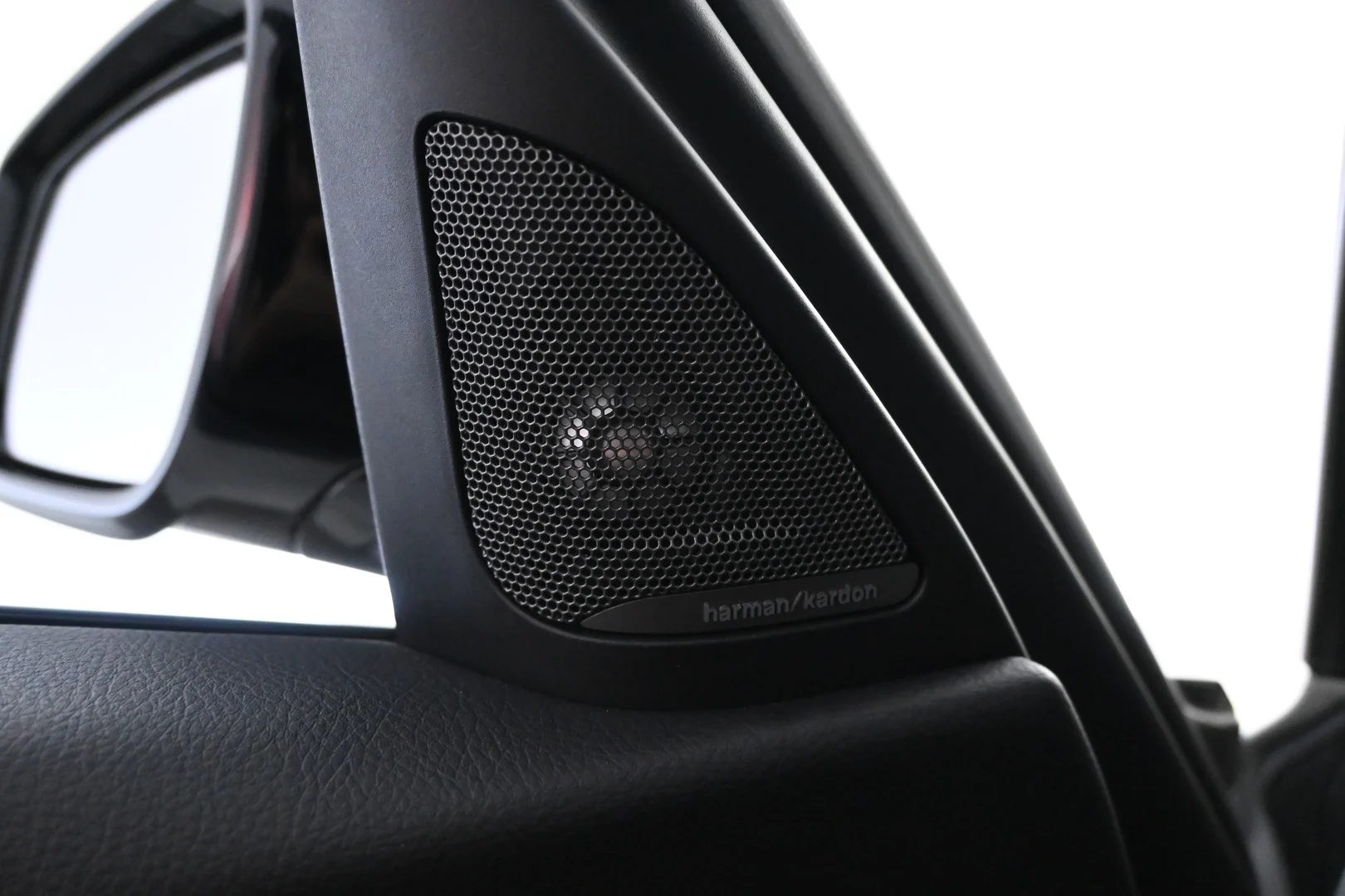 Car Image - 37dHMOSiu8qbABgxg9GzKp