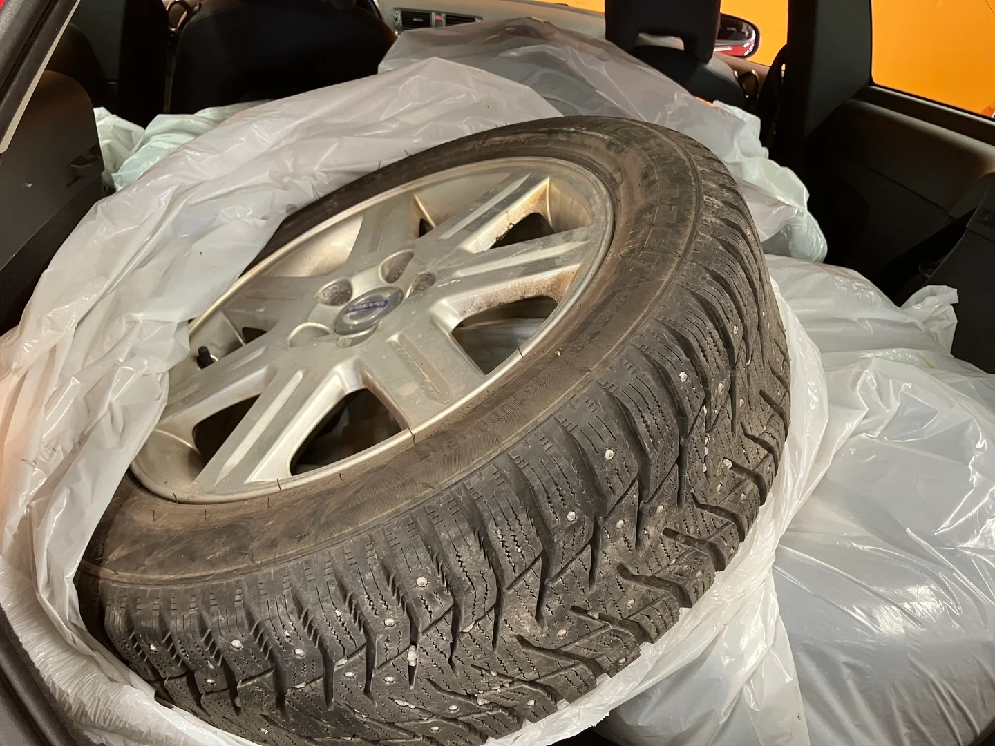 Car Image - 32y1E0eRJiNoVlpXdIOHmS