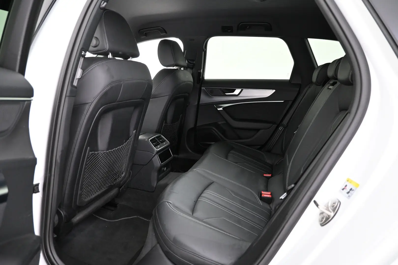 Car Image - 6yLeJR5cqTT8aHlxeuHXbr