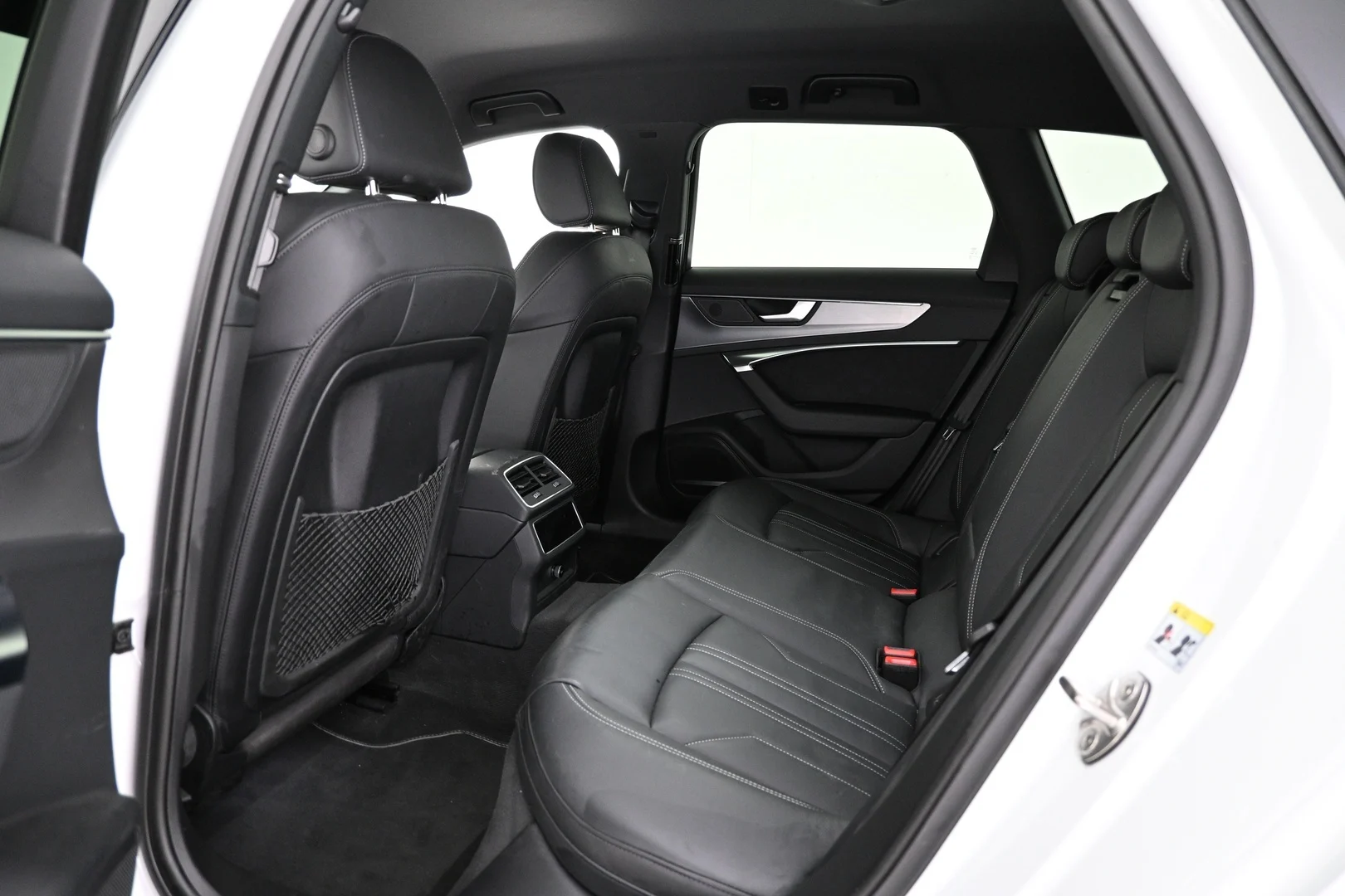 Car Image - 6yLeJR5cqTT8aHlxeuHXbr