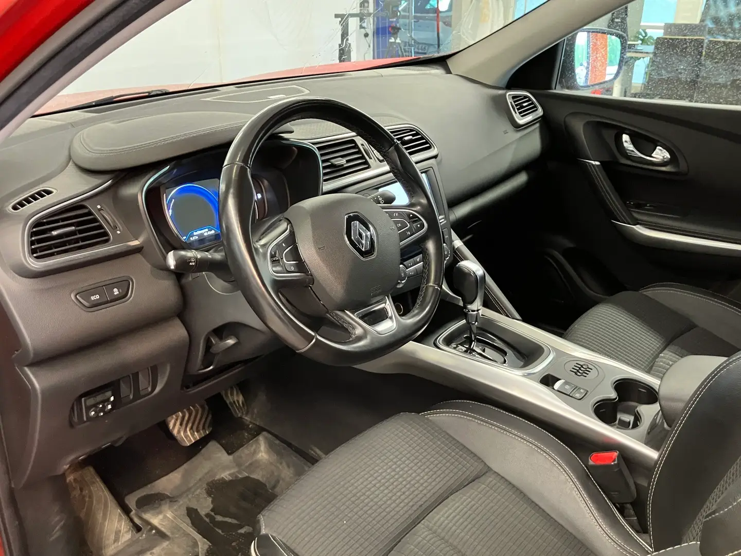 Car Image - 46jN0kBdXzrwwAGIuE90i0