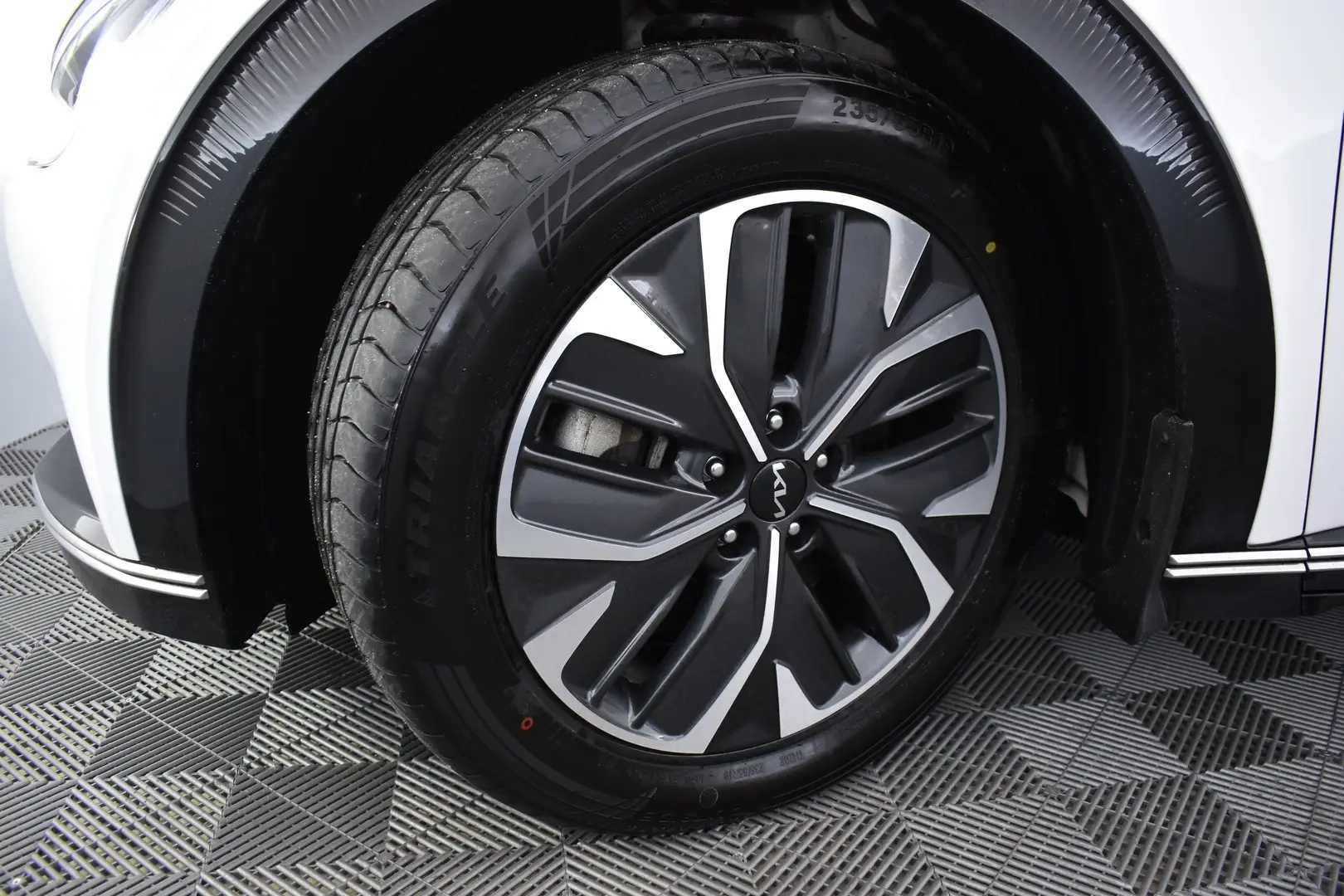 Car Image - 2VW3aPDBCmZc1B8tns5rHx