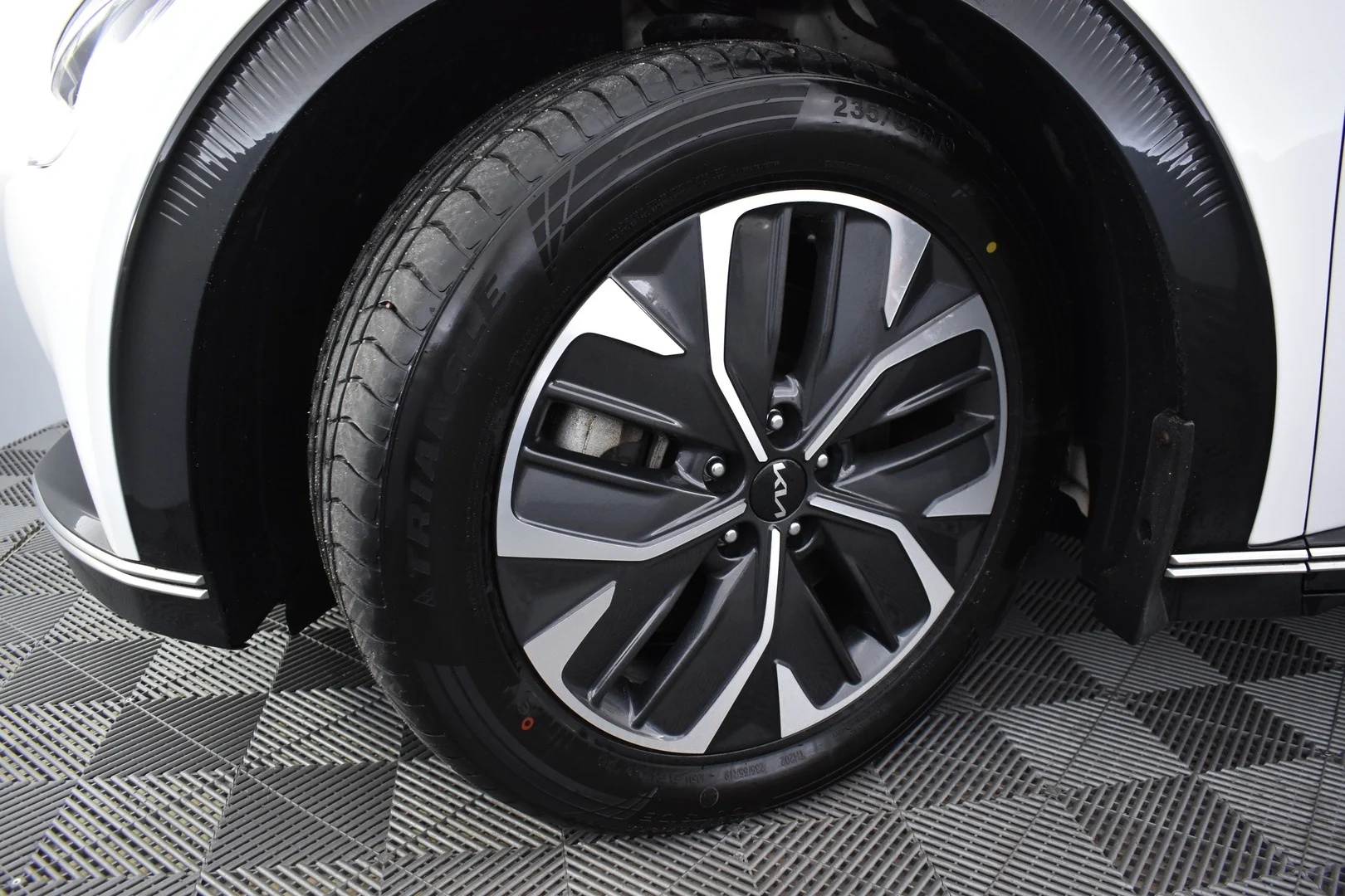 Car Image - 2VW3aPDBCmZc1B8tns5rHx