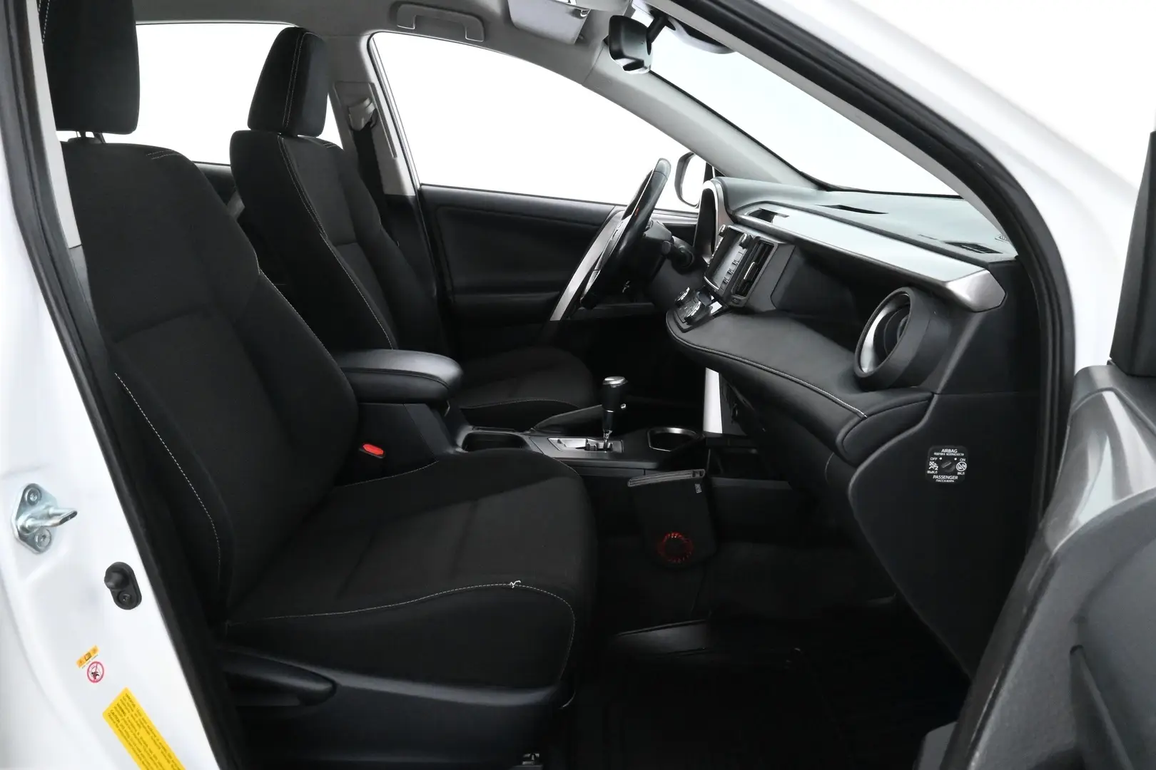 Car Image - 3R9uQyrhiu89yYY1yDeiW4