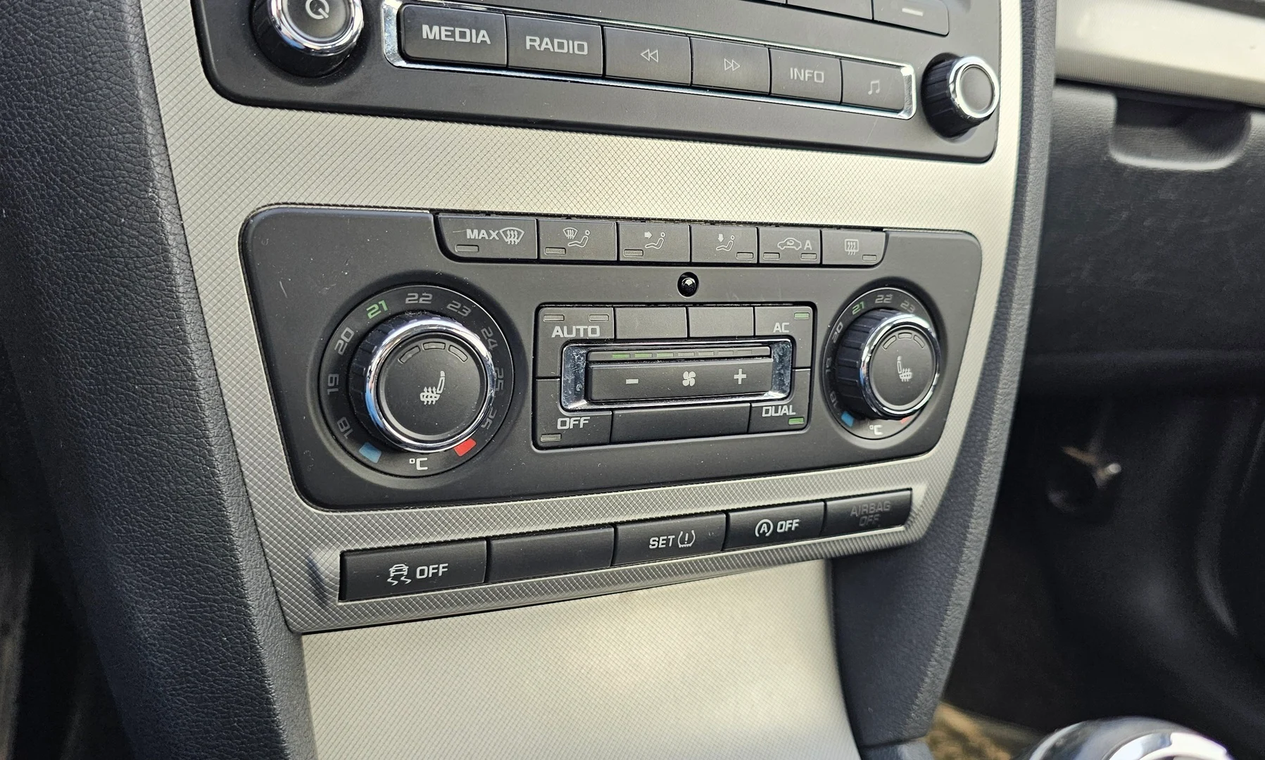 Car Image - 1Usj95LcaGuvW8ds4IYCds