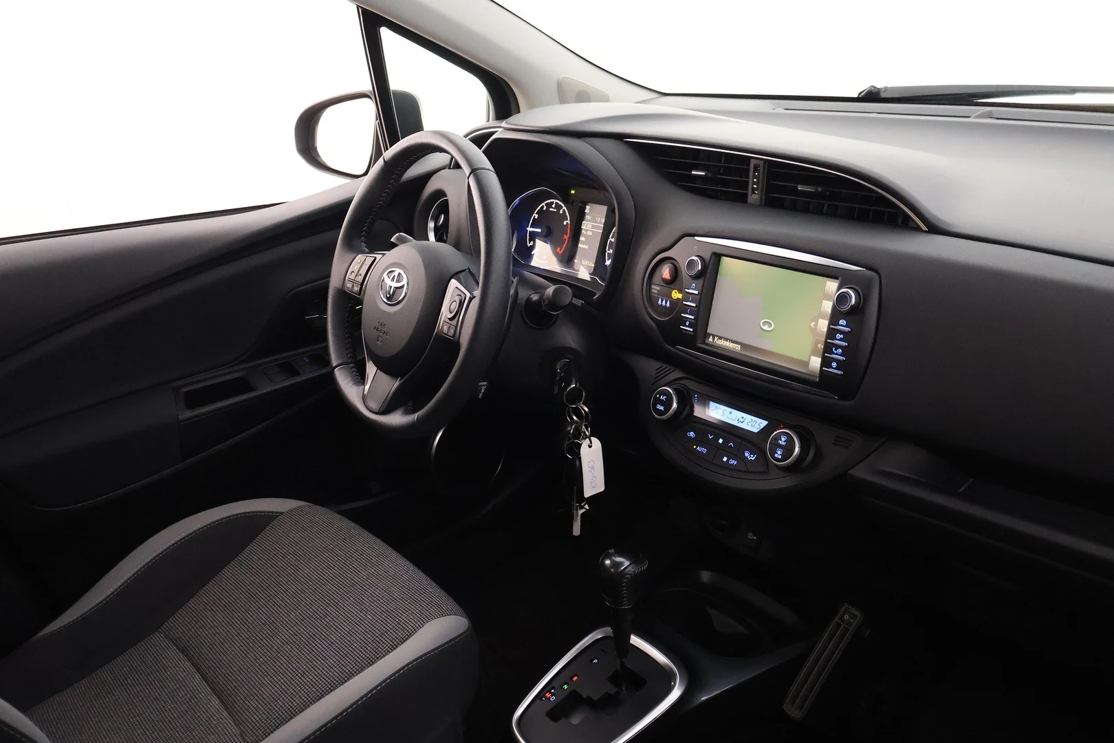Car Image - 1FVcUnLmlvrwfTcT0AwLPe