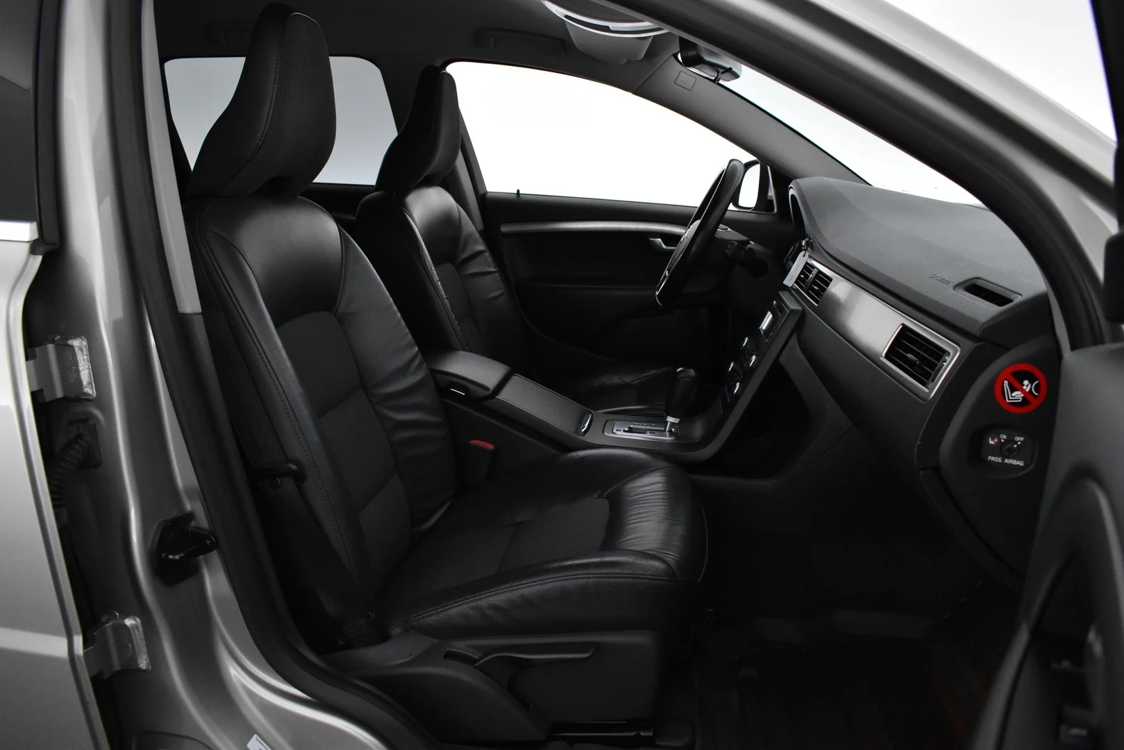 Car Image - 2sR272otCuyXL44WyFzHKk