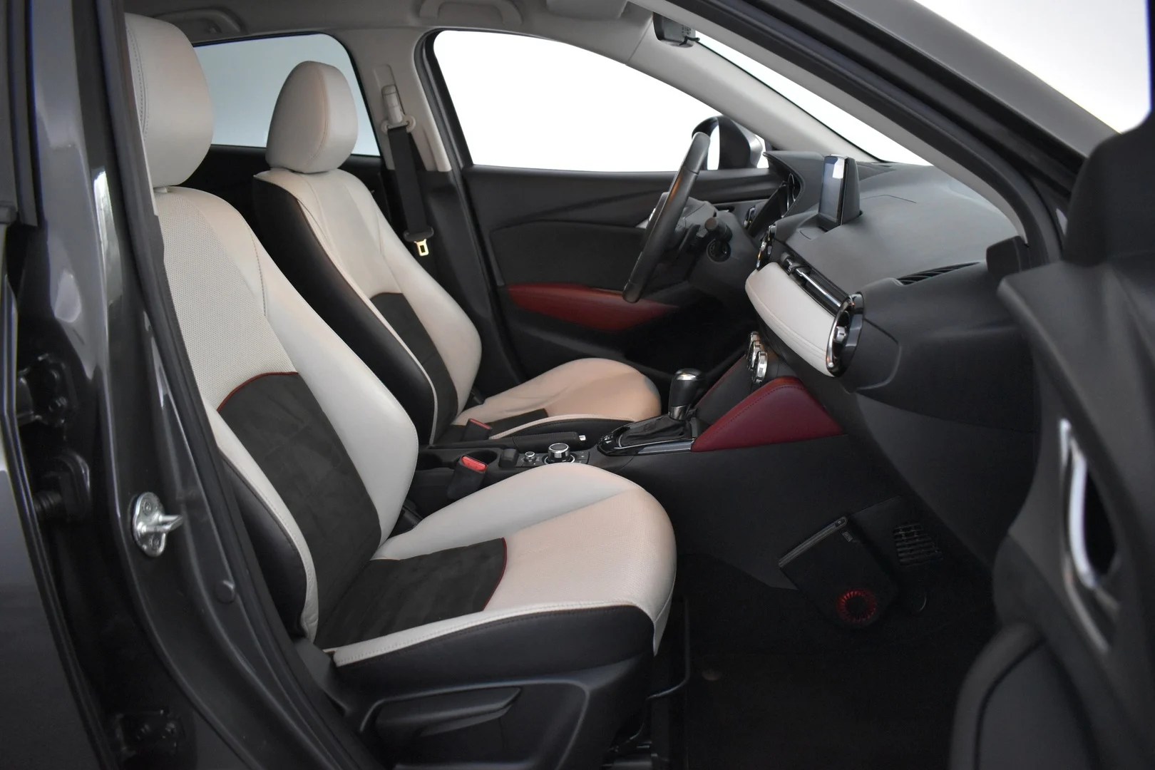 Car Image - 7CT8sakfx6wQki5Lsbk1hq